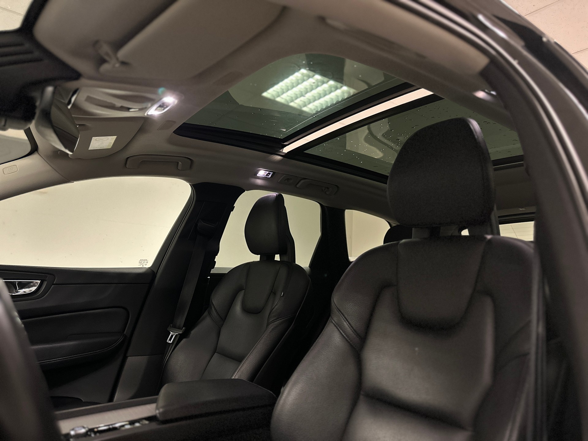 VOLVO XC60 D4 AWD Inscription Geartronic-image-8