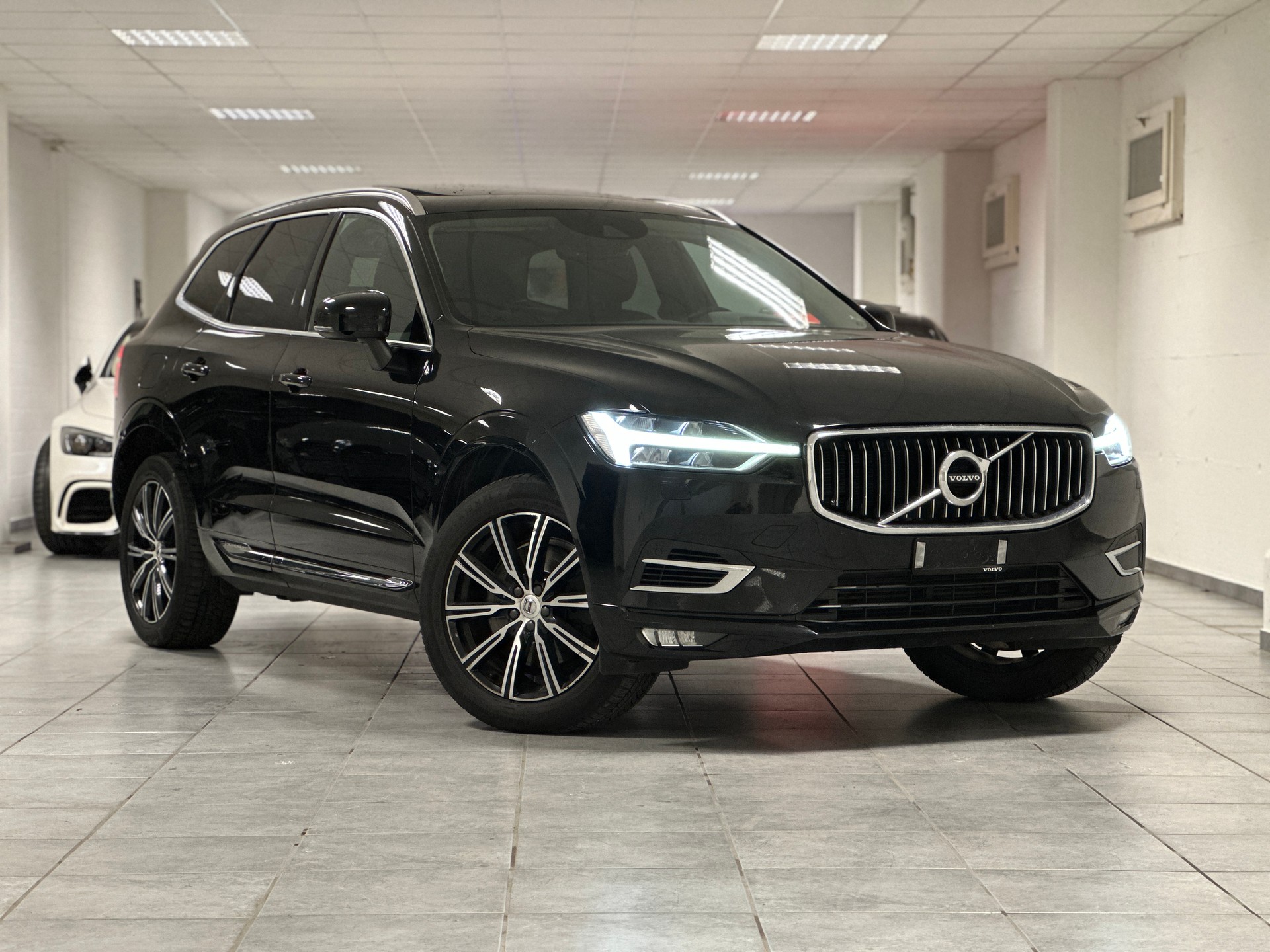 VOLVO XC60 D4 AWD Inscription Geartronic-image-4