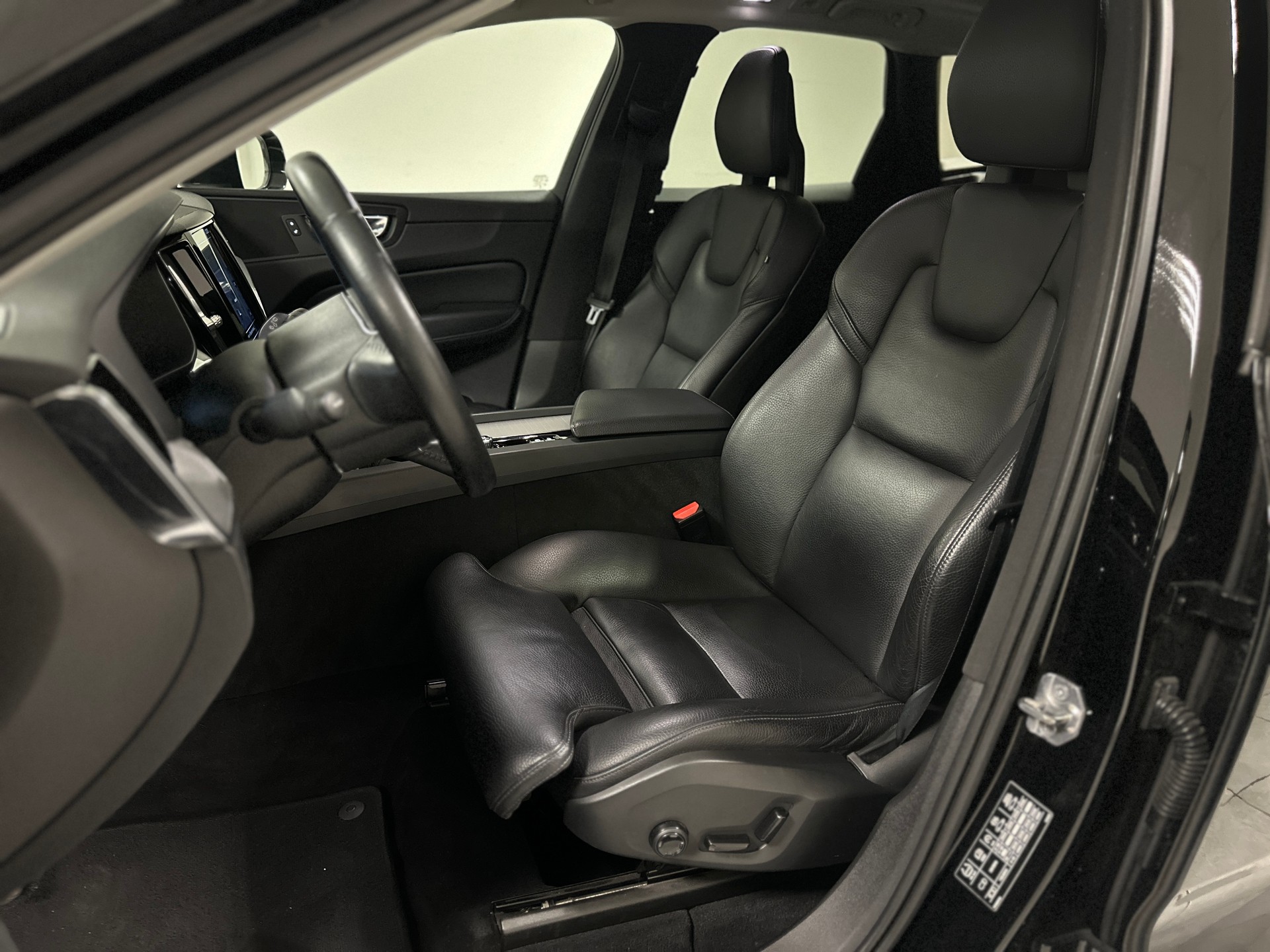 VOLVO XC60 D4 AWD Inscription Geartronic-image-7