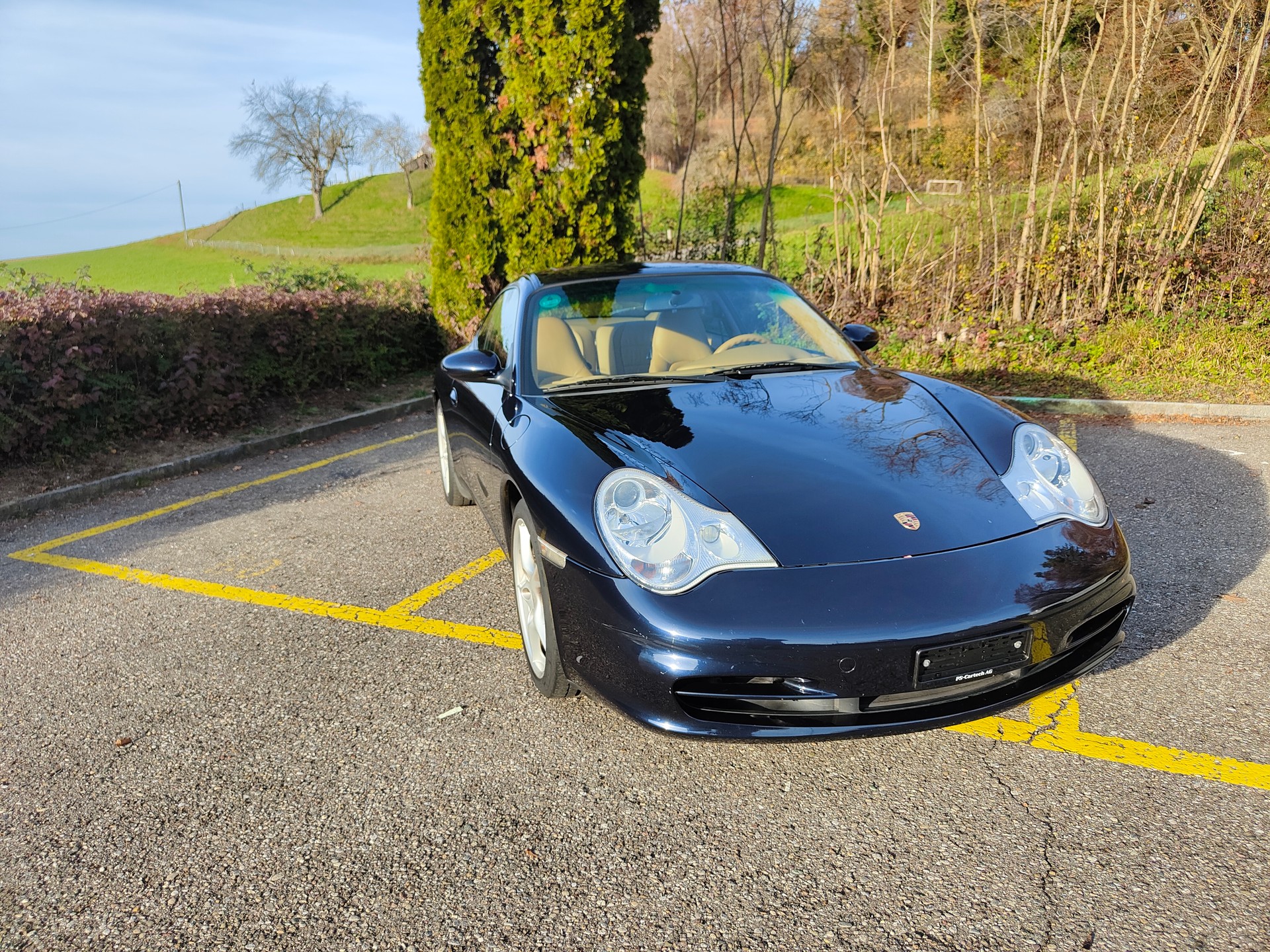 PORSCHE 911 Carrera 4-image-0