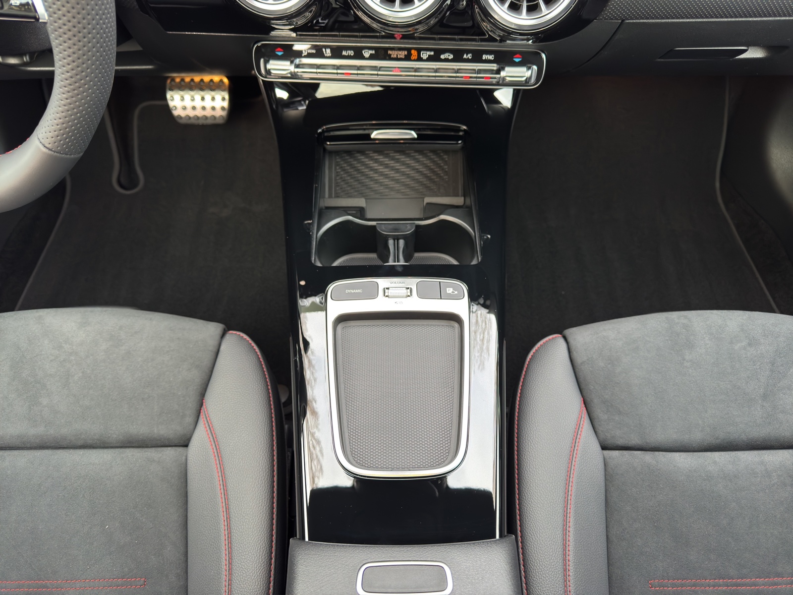 MERCEDES-BENZ A 250 4Matic 8G-DCT-image-12