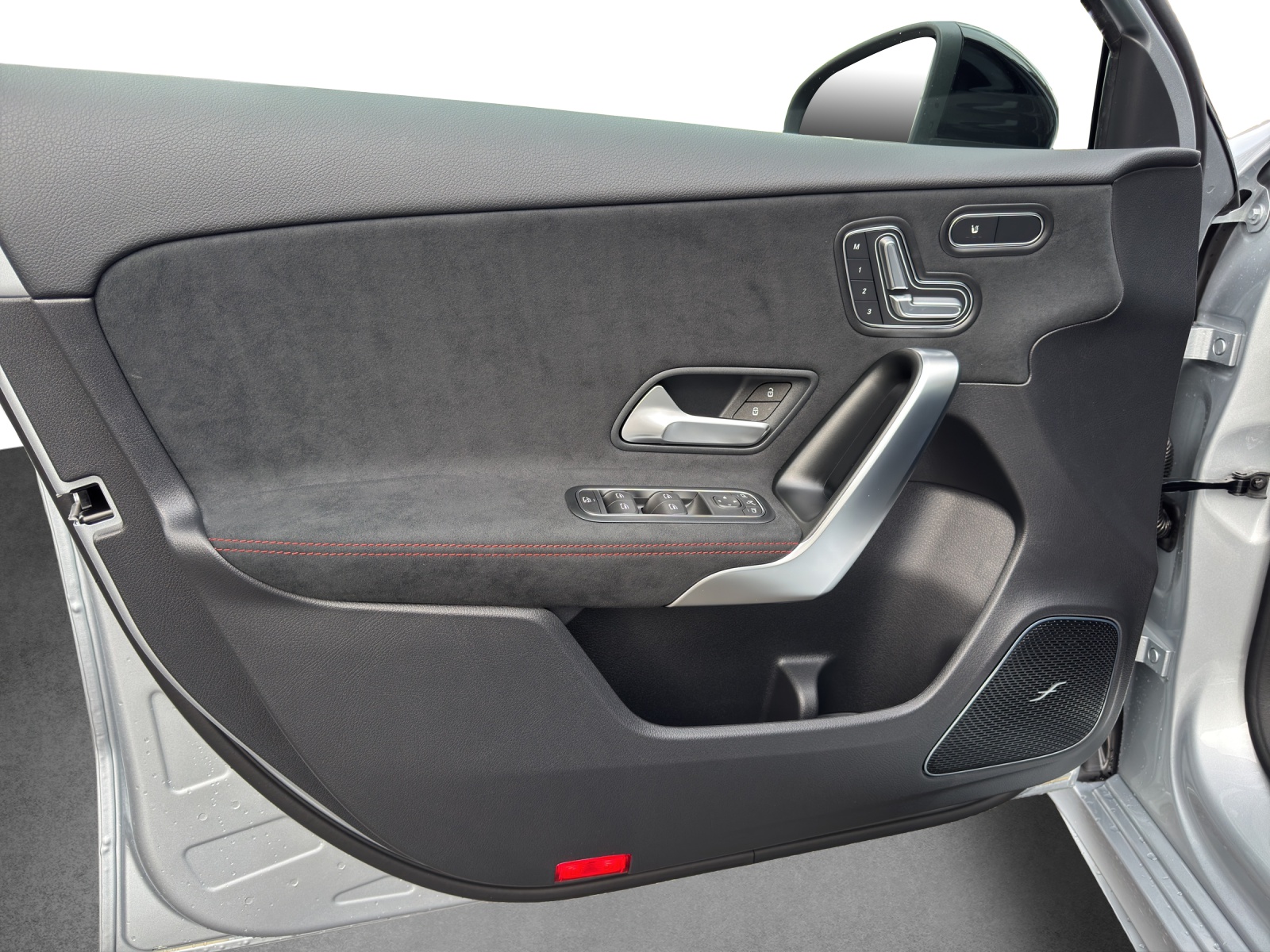MERCEDES-BENZ A 250 4Matic 8G-DCT-image-11