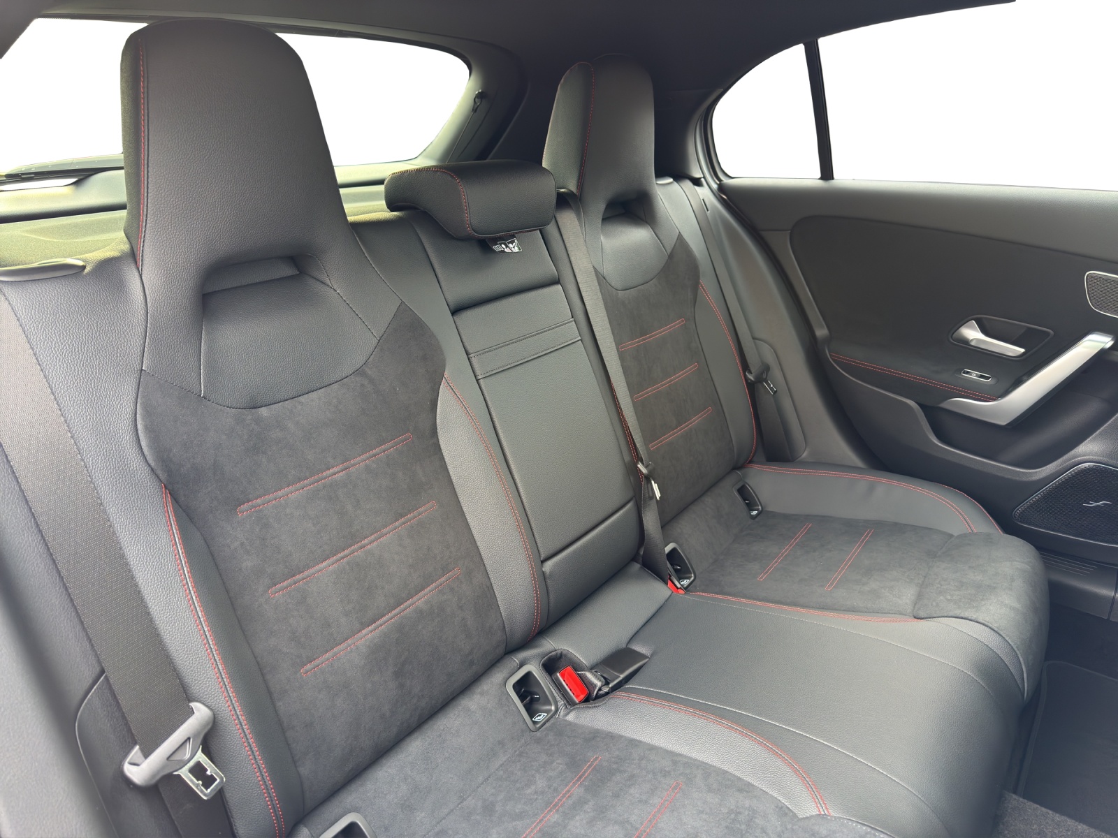 MERCEDES-BENZ A 250 4Matic 8G-DCT-image-17