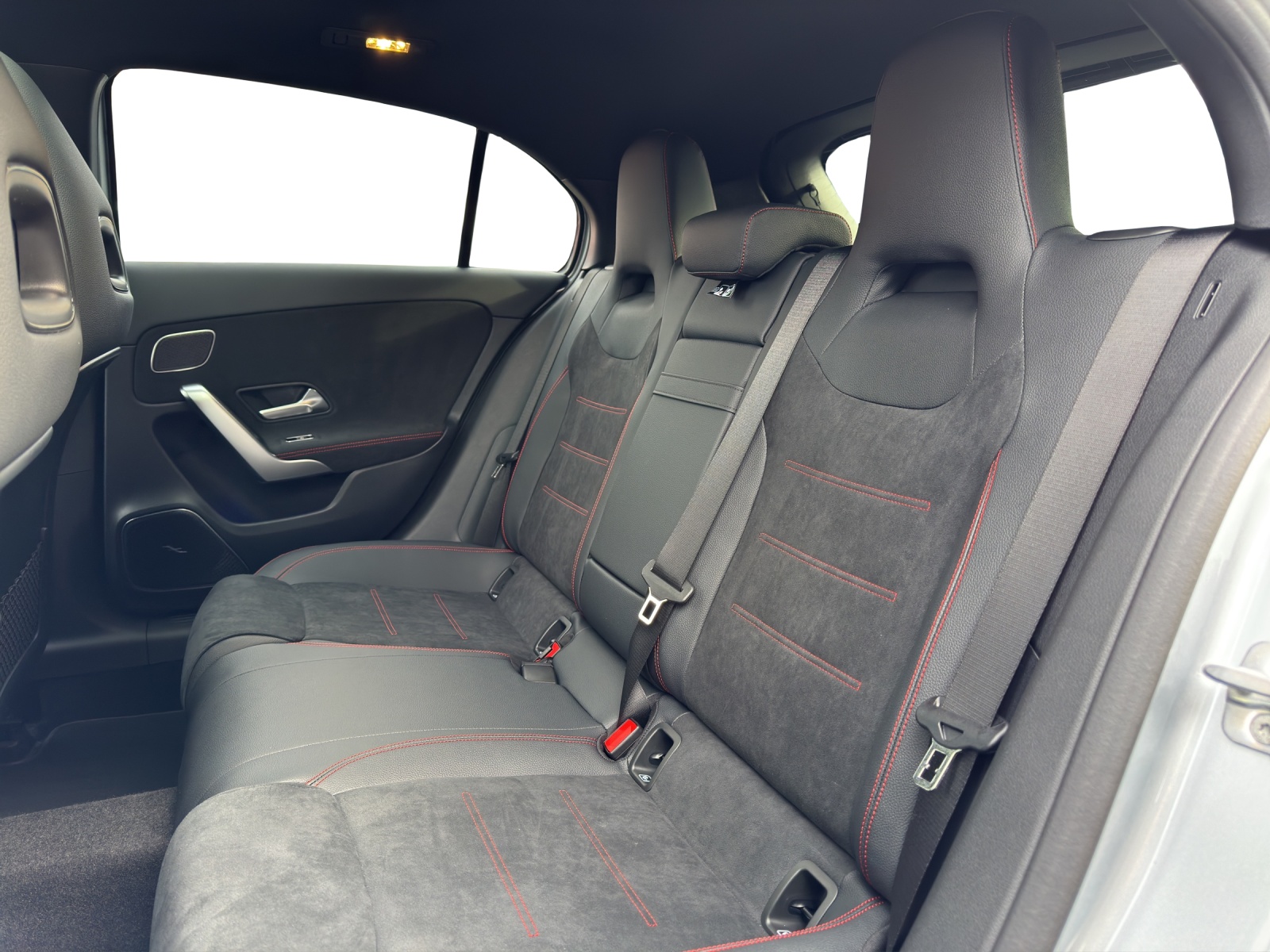 MERCEDES-BENZ A 250 4Matic 8G-DCT-image-16