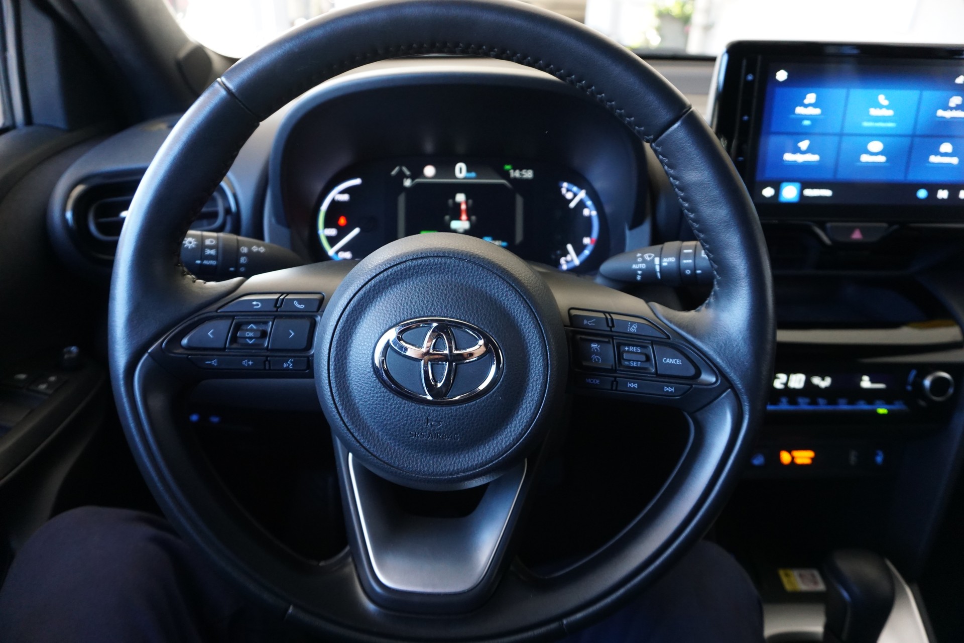 TOYOTA Yaris Cross 1.5 Trend e-CVT AWDi-image-14