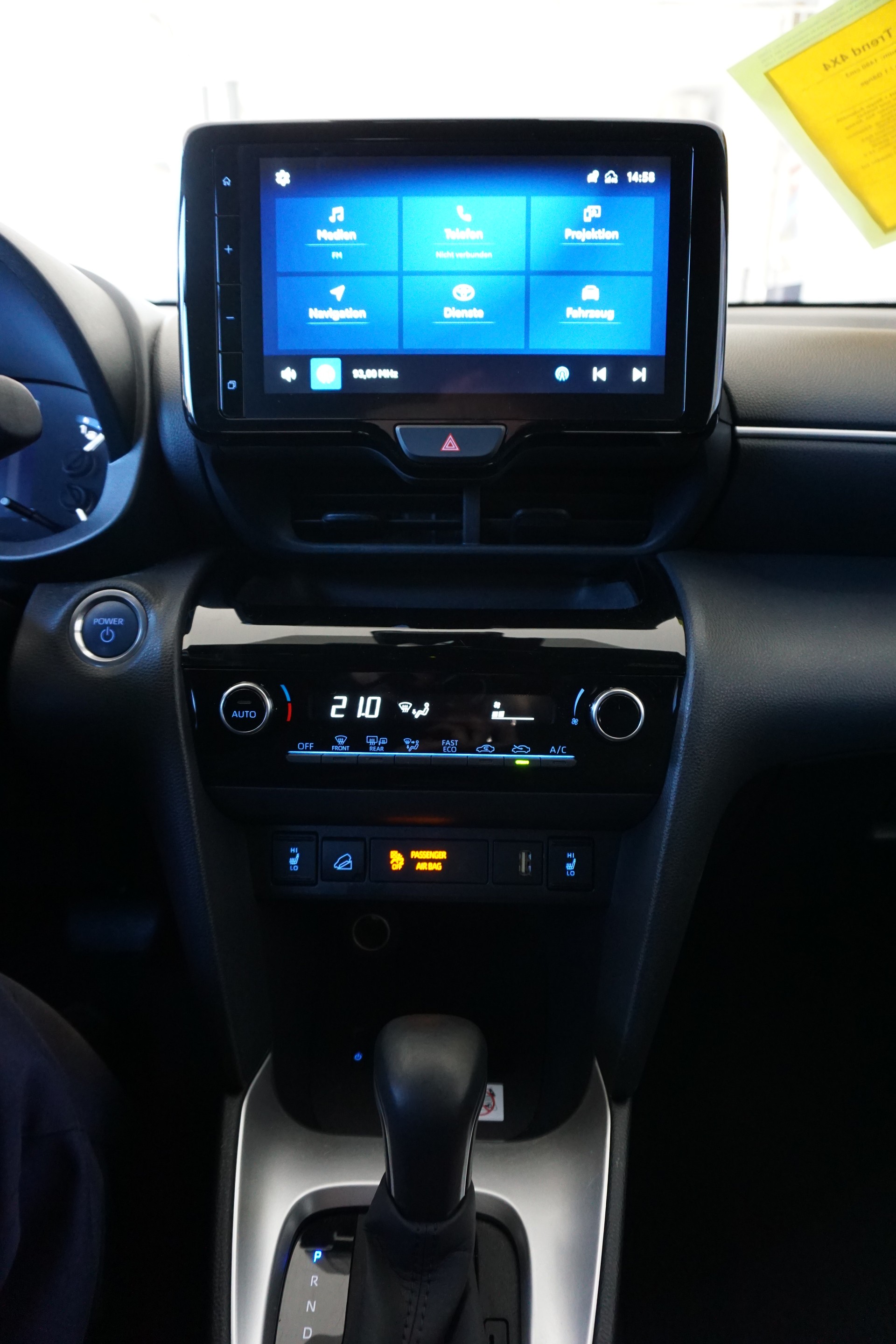 TOYOTA Yaris Cross 1.5 Trend e-CVT AWDi-image-15
