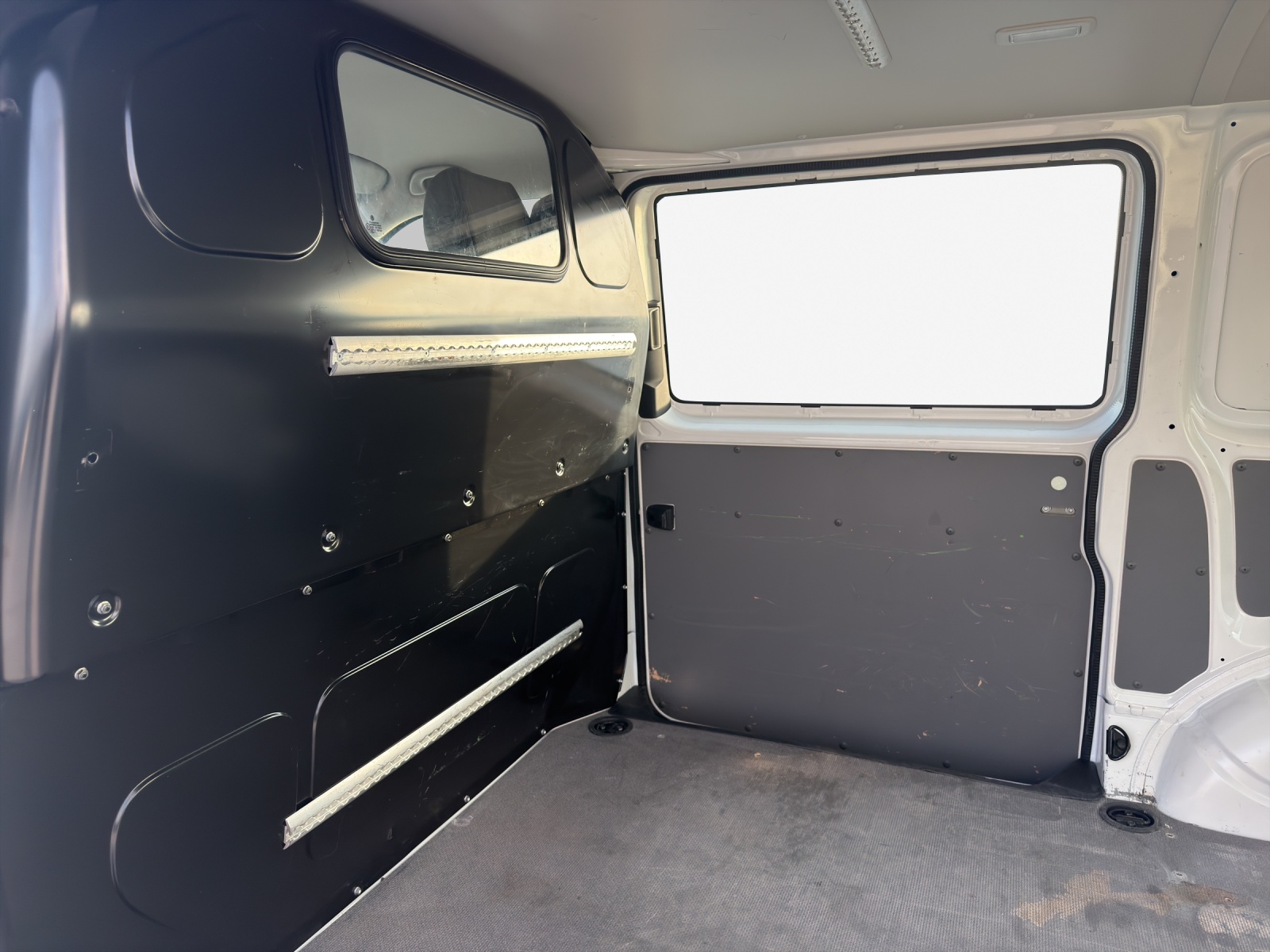 VW T6.1 2.0 TDI 4Motion-image-11