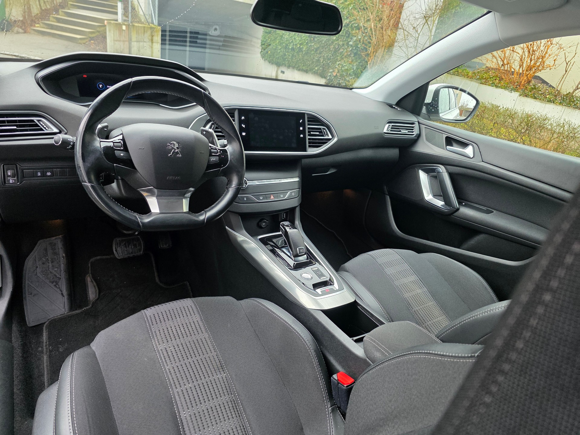 PEUGEOT 308 SW 1.5 BlueHDI Allure Pack EAT8-image-8