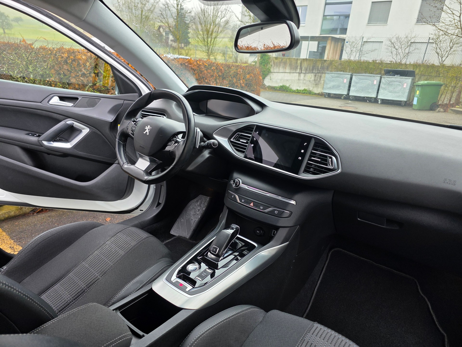 PEUGEOT 308 SW 1.5 BlueHDI Allure Pack EAT8-image-11
