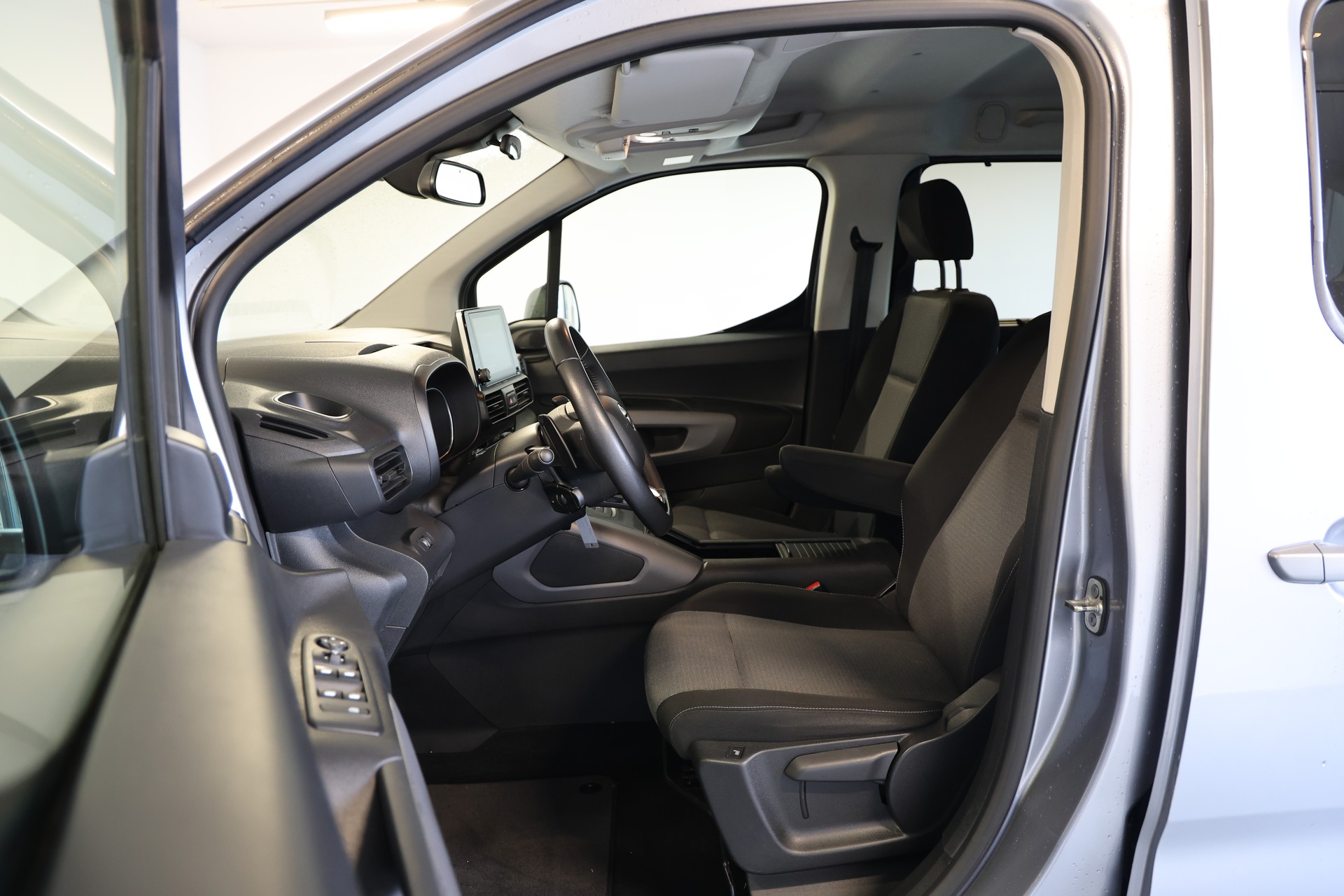 TOYOTA Proace City Verso 1.2 Trend *ZAHNRIEMEN ersetzt* Medium Automatik-image-5