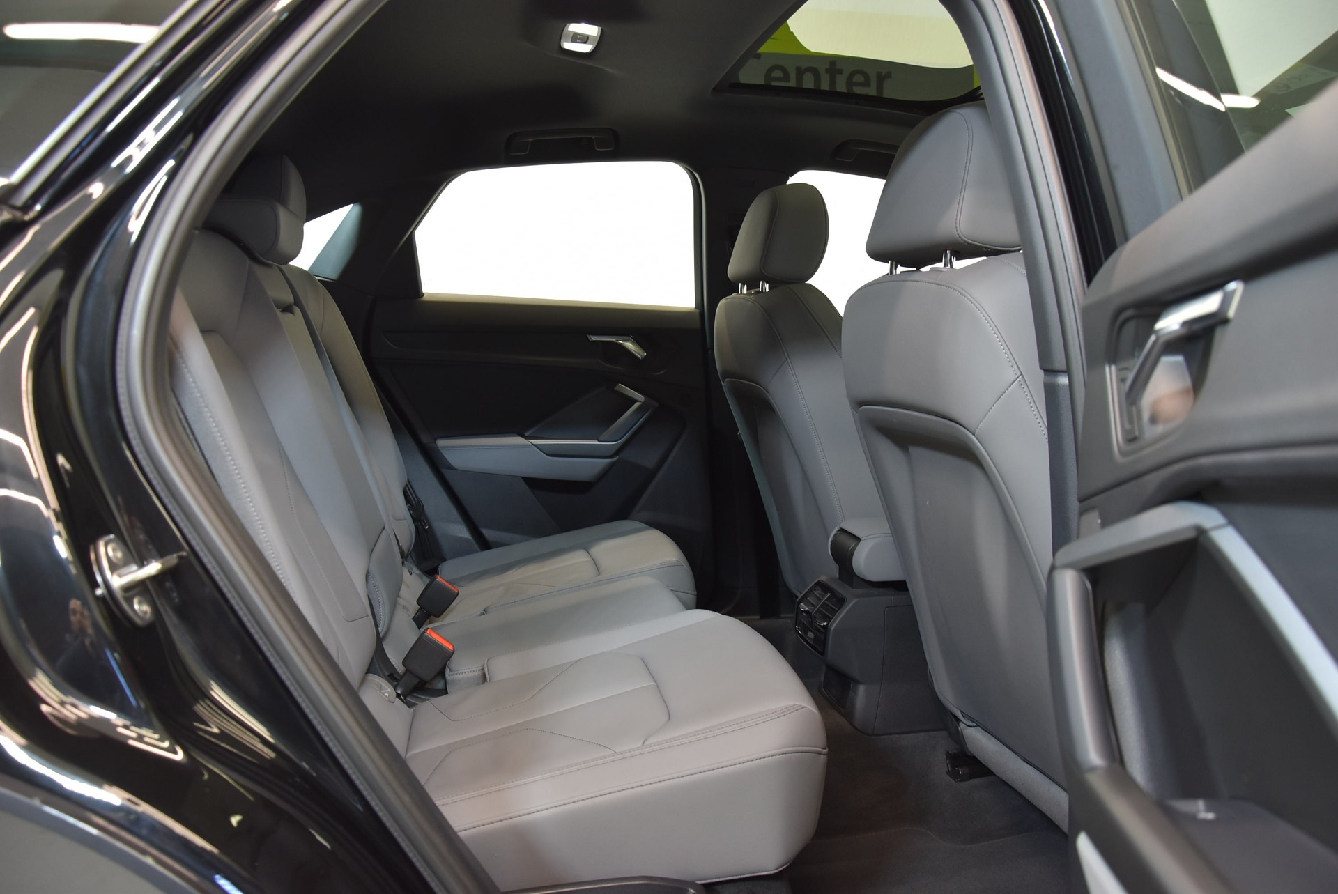 AUDI Q3 Sportback 35 TDI S line Attraction quattro S-tronic-image-6
