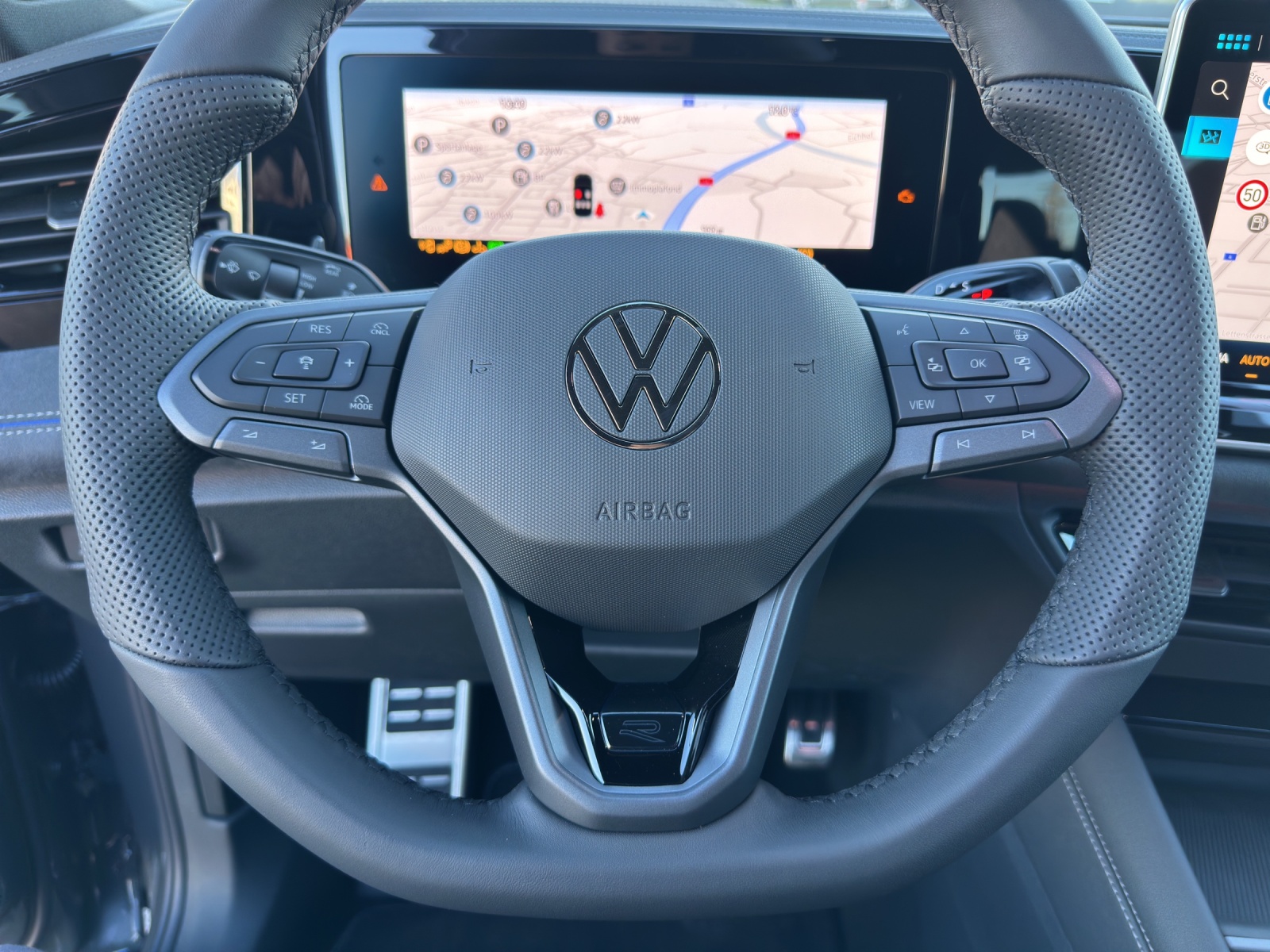 VW Tiguan 2.0 TDI SCR R-Line 4Motion DSG-image-14