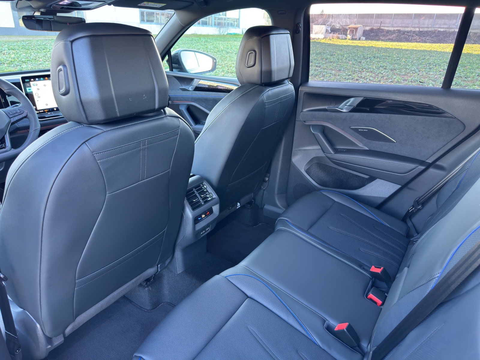 VW Tiguan 2.0 TDI SCR R-Line 4Motion DSG-image-18