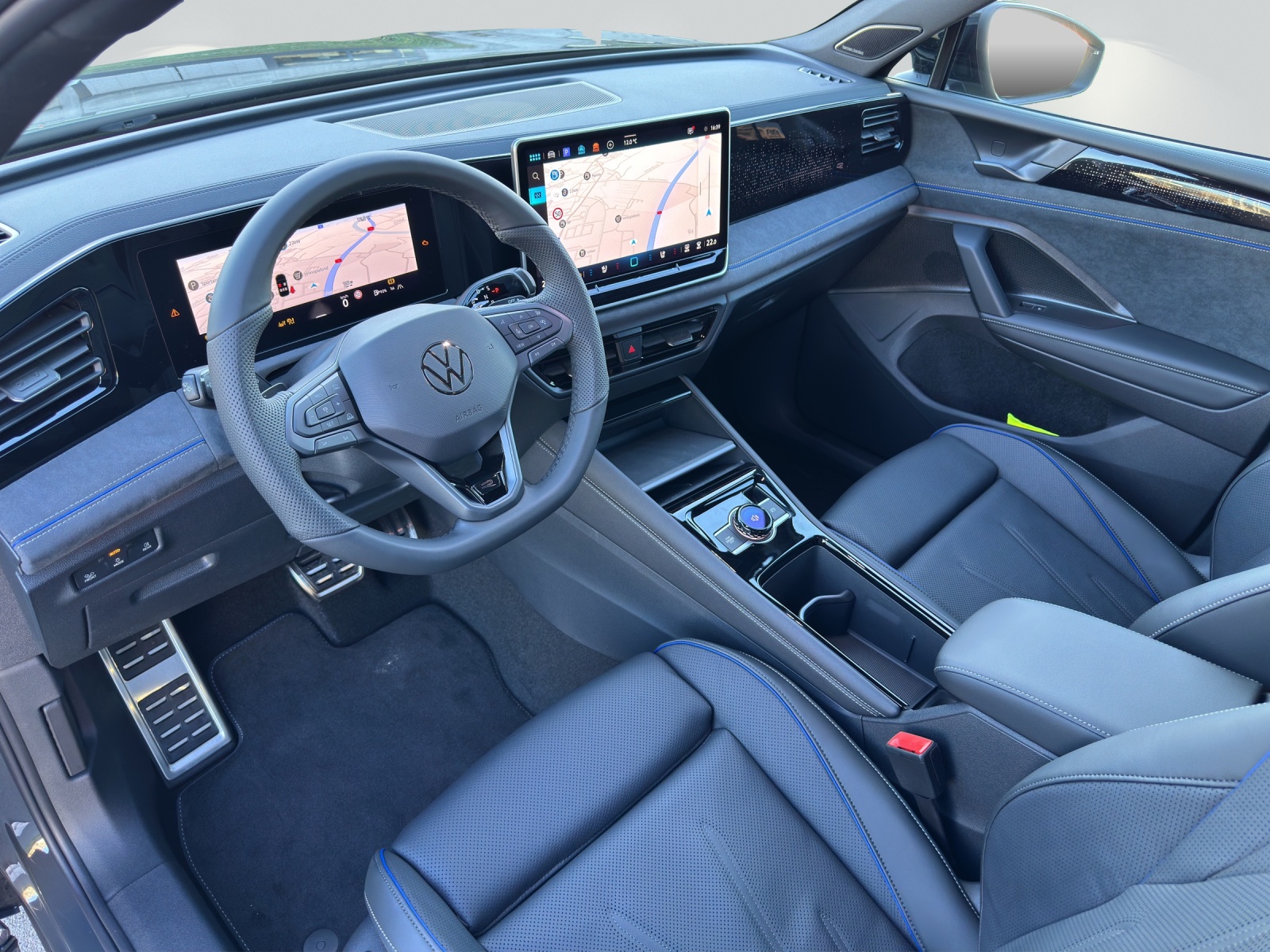 VW Tiguan 2.0 TDI SCR R-Line 4Motion DSG-image-4