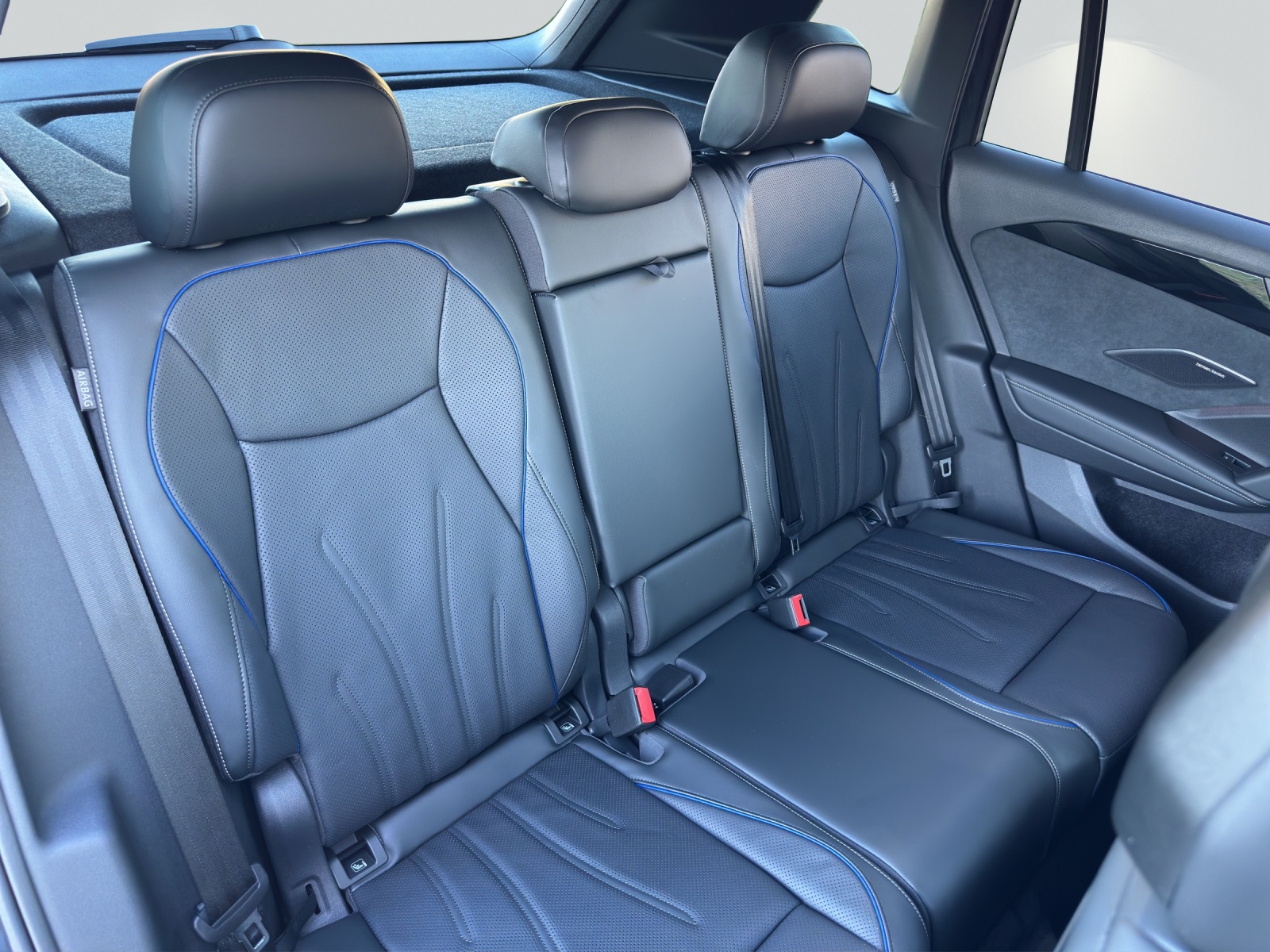 VW Tiguan 2.0 TDI SCR R-Line 4Motion DSG-image-8