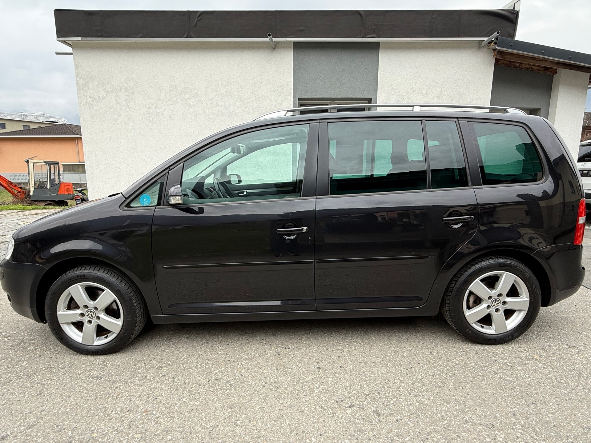 VW Touran 2.0 TDI Highline-image-5
