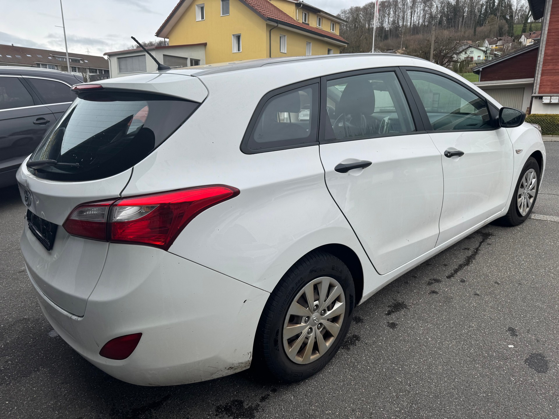 HYUNDAI i30 Wagon 1.6 GDI Plena-image-5