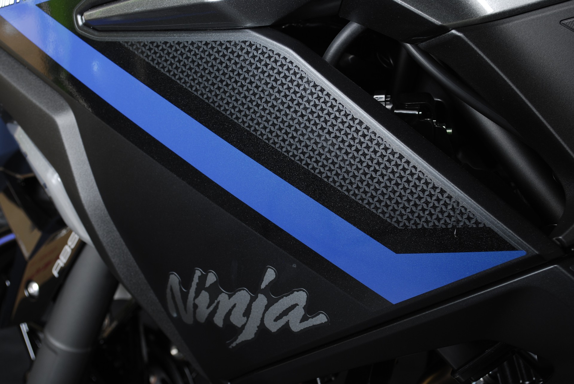 KAWASAKI Ninja 500 SE MY26-image-15