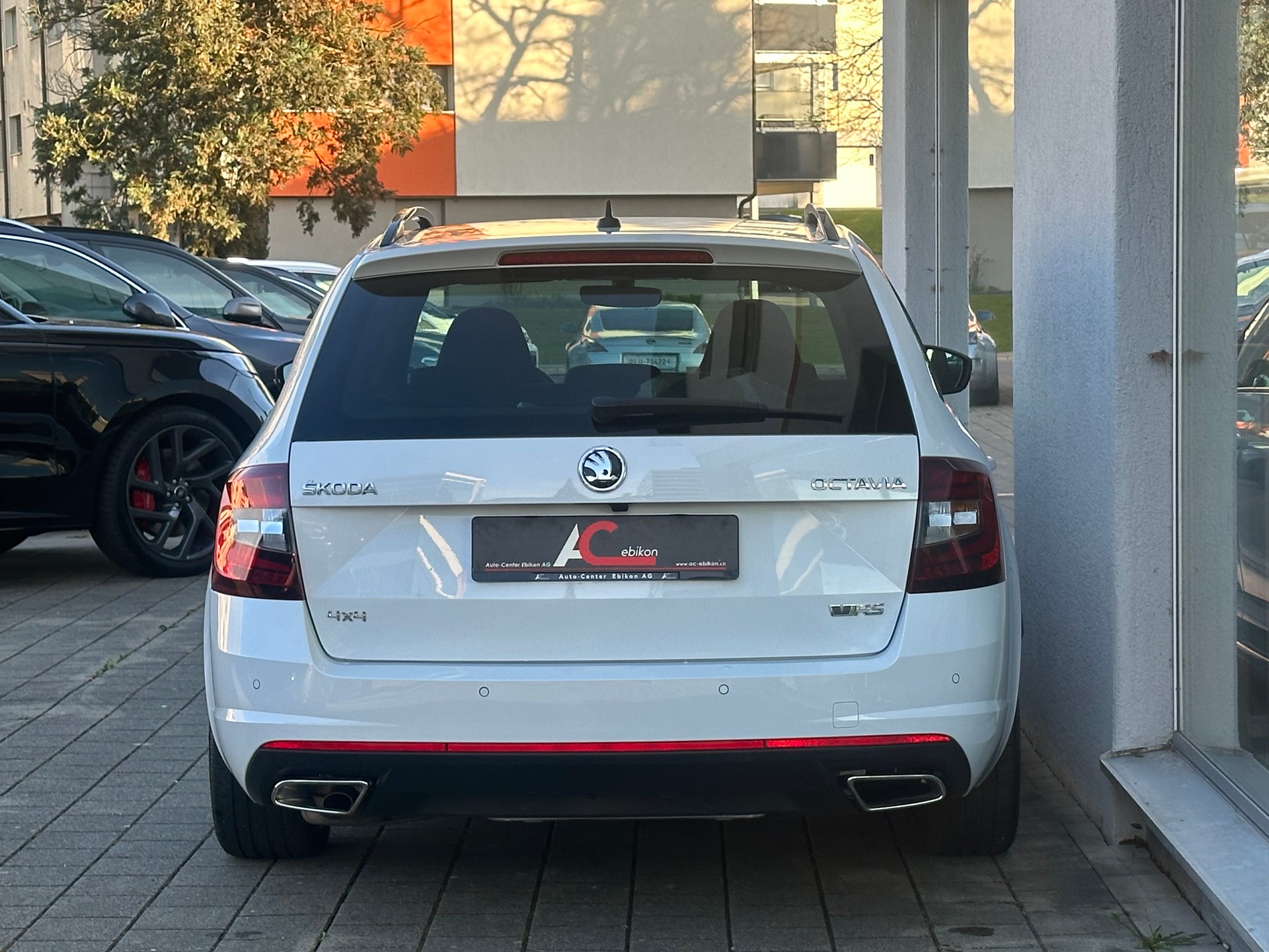SKODA Octavia Combi 2.0 TDI RS 4x4 DSG-image-4