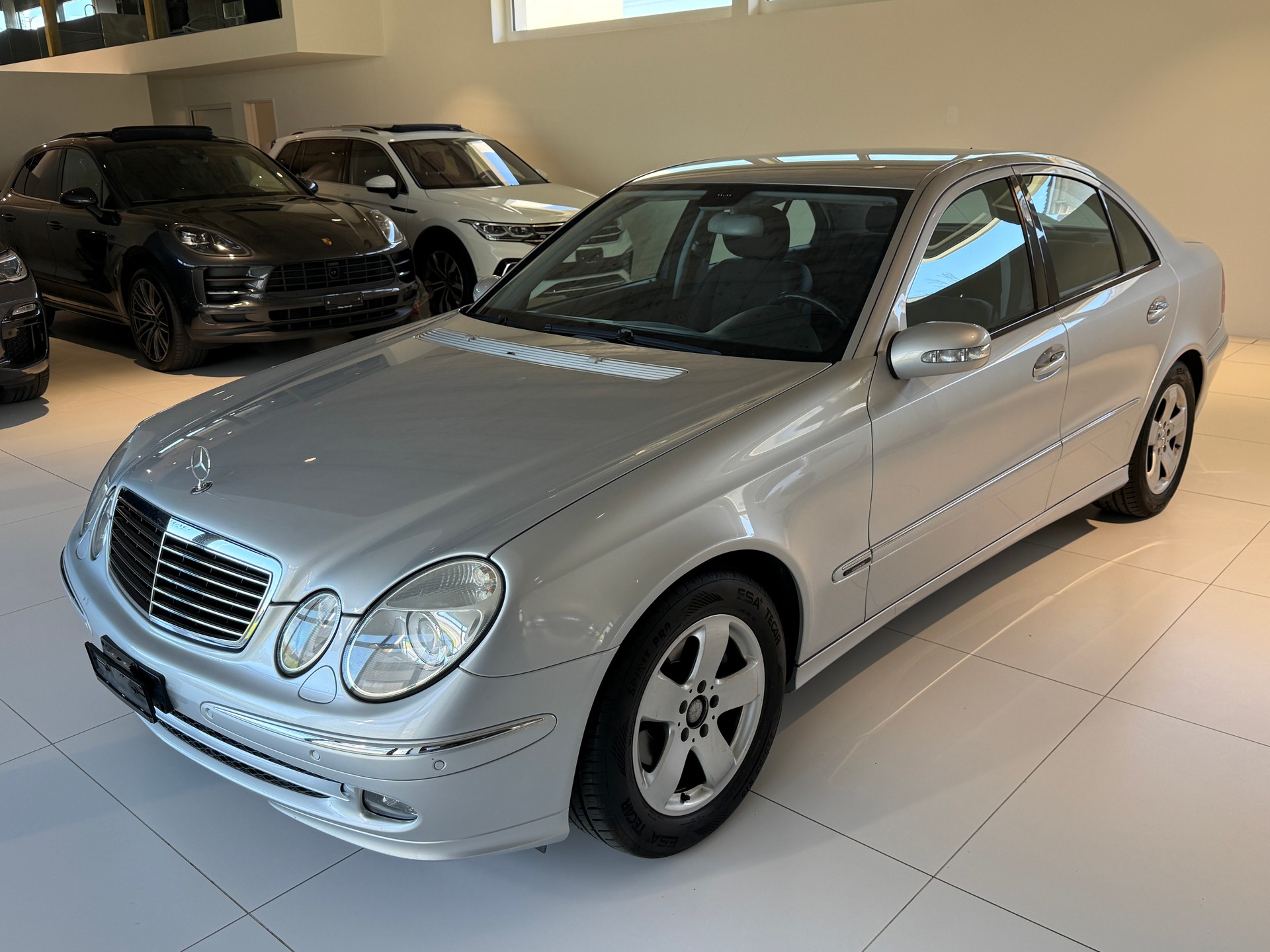 MERCEDES-BENZ E 200 Kompressor Avantgarde **MFK NEU 2026***AUTOMAT***KLIMA***LÜCKENLOSES SERVICEHEFT***8-FACH BEREIFT***-image-4