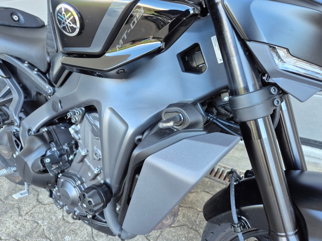 YAMAHA MT-09-image-7