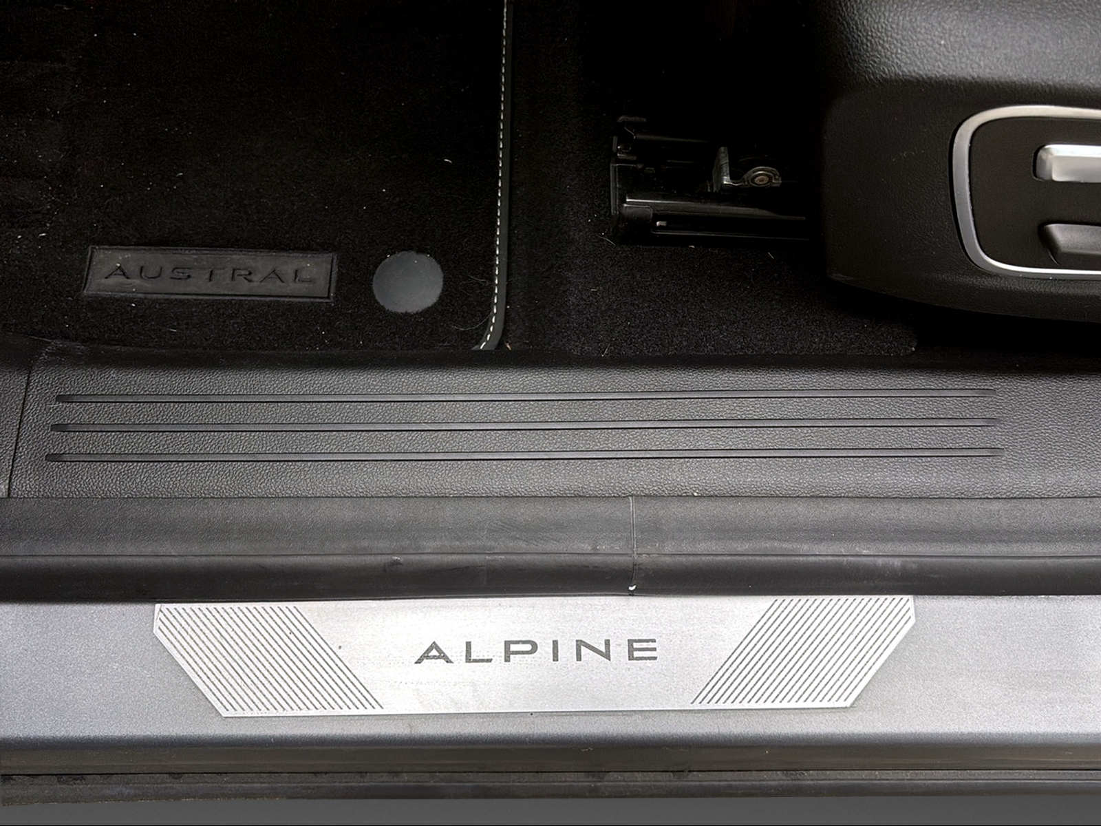 RENAULT Austral 1.3 MHEV 160 Esprit Alpine A-image-18