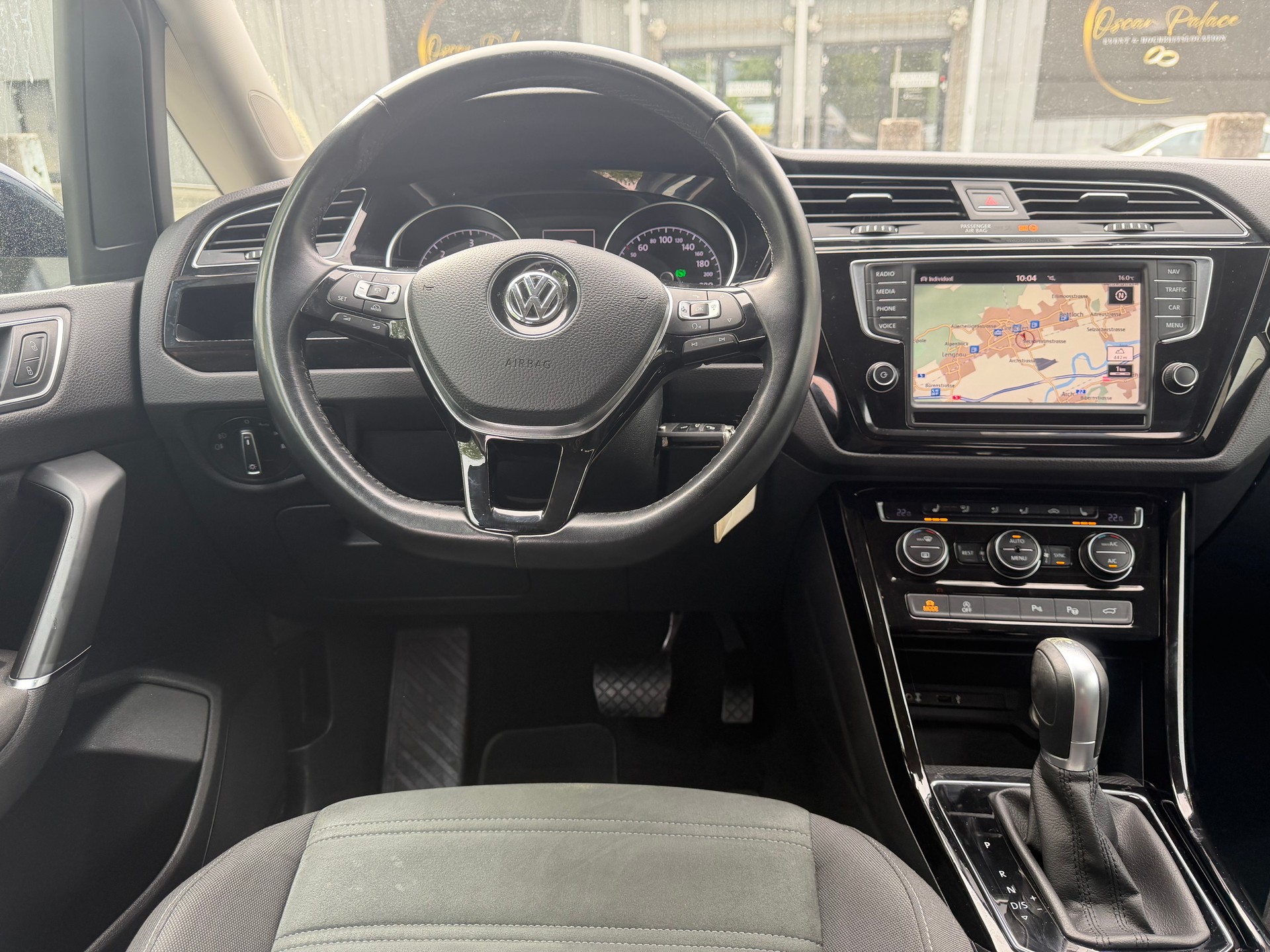 VW Touran 2.0 TDI BlueMotion Technology Highline DSG ** 190 PS ** 7-Plätzer ** Navi mit RF-kamera ** Frisch MFK *-image-2