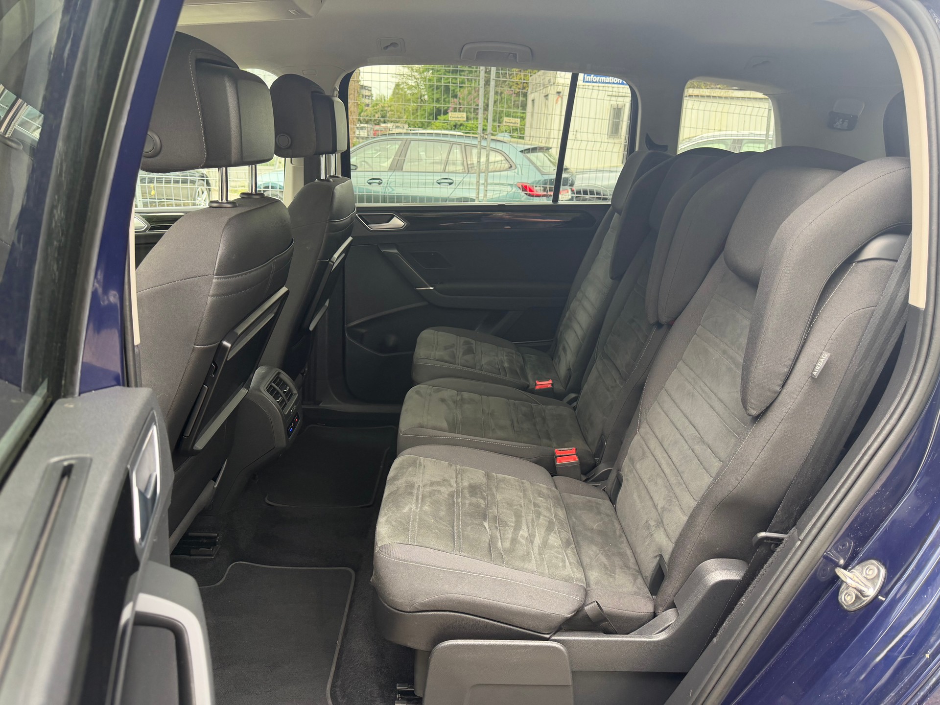 VW Touran 2.0 TDI BlueMotion Technology Highline DSG ** 190 PS ** 7-Plätzer ** Navi mit RF-kamera ** Frisch MFK *-image-3