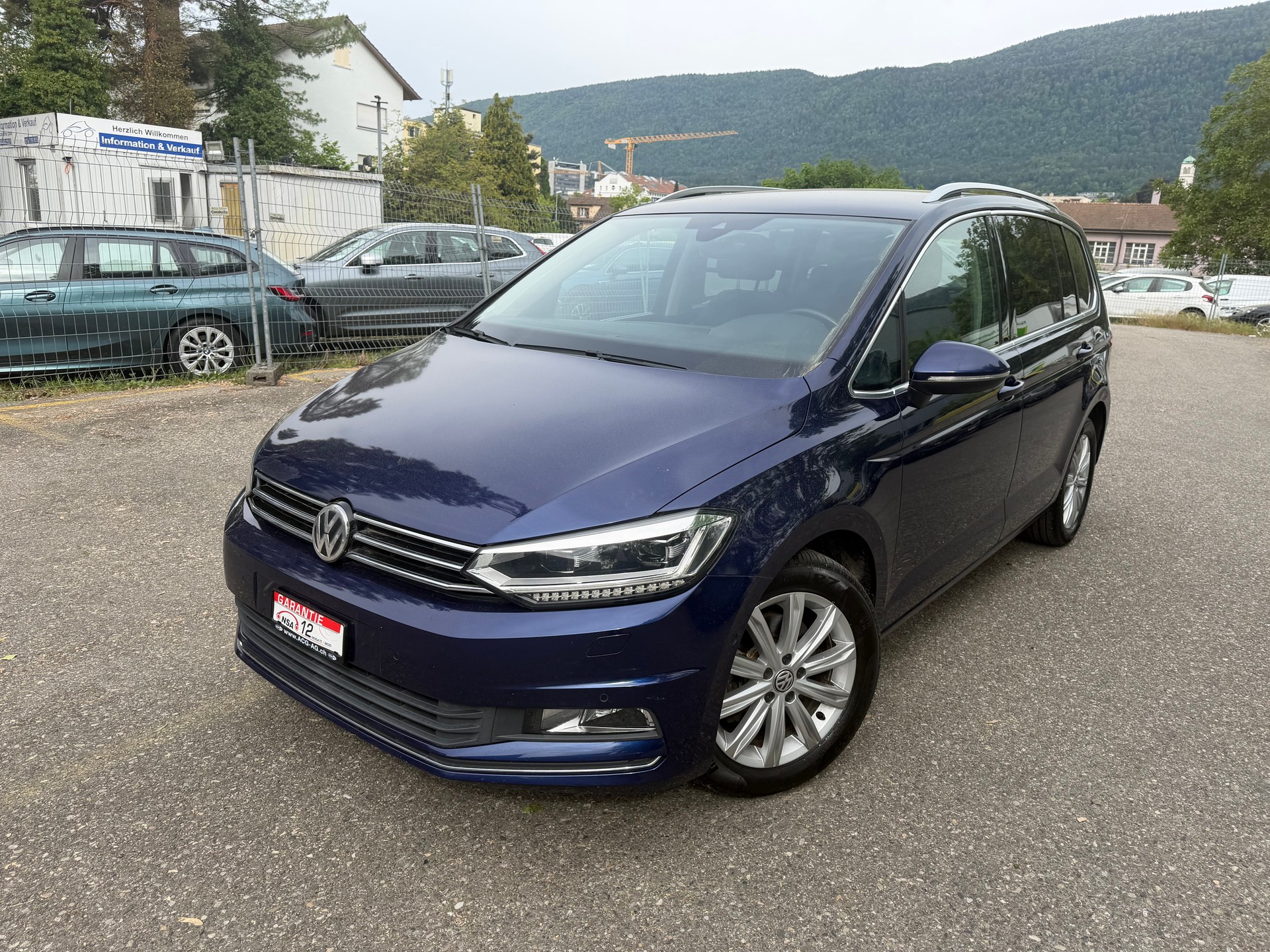 VW Touran 2.0 TDI BlueMotion Technology Highline DSG ** 190 PS ** 7-Plätzer ** Navi mit RF-kamera ** Frisch MFK *-image-0