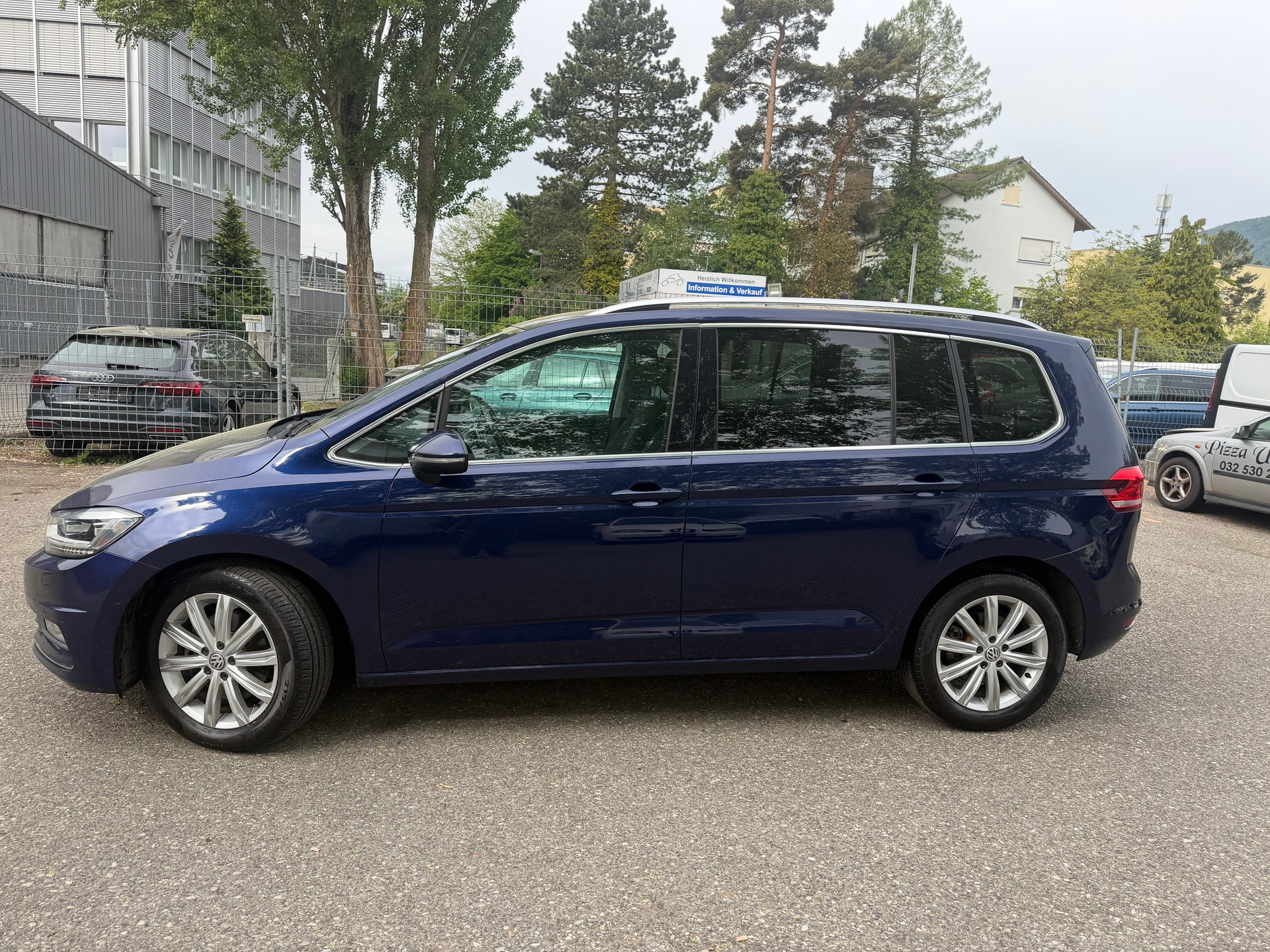 VW Touran 2.0 TDI BlueMotion Technology Highline DSG ** 190 PS ** 7-Plätzer ** Navi mit RF-kamera ** Frisch MFK *-image-10