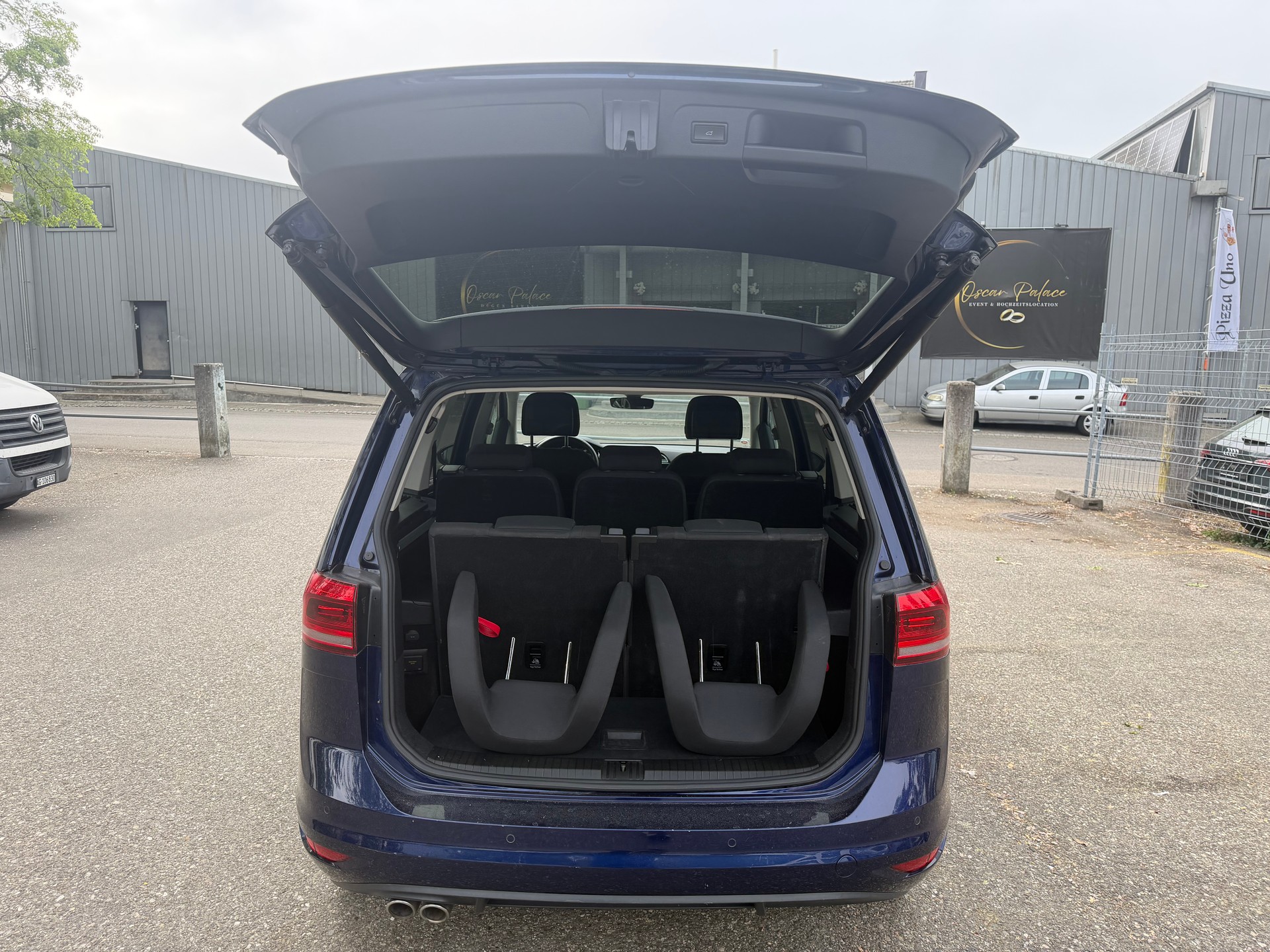 VW Touran 2.0 TDI BlueMotion Technology Highline DSG ** 190 PS ** 7-Plätzer ** Navi mit RF-kamera ** Frisch MFK *-image-14