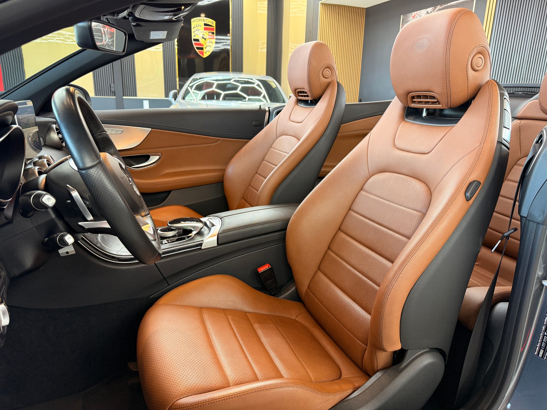 MERCEDES-BENZ C 200 Cabriolet AMG Line 9G-Tronic-image-9