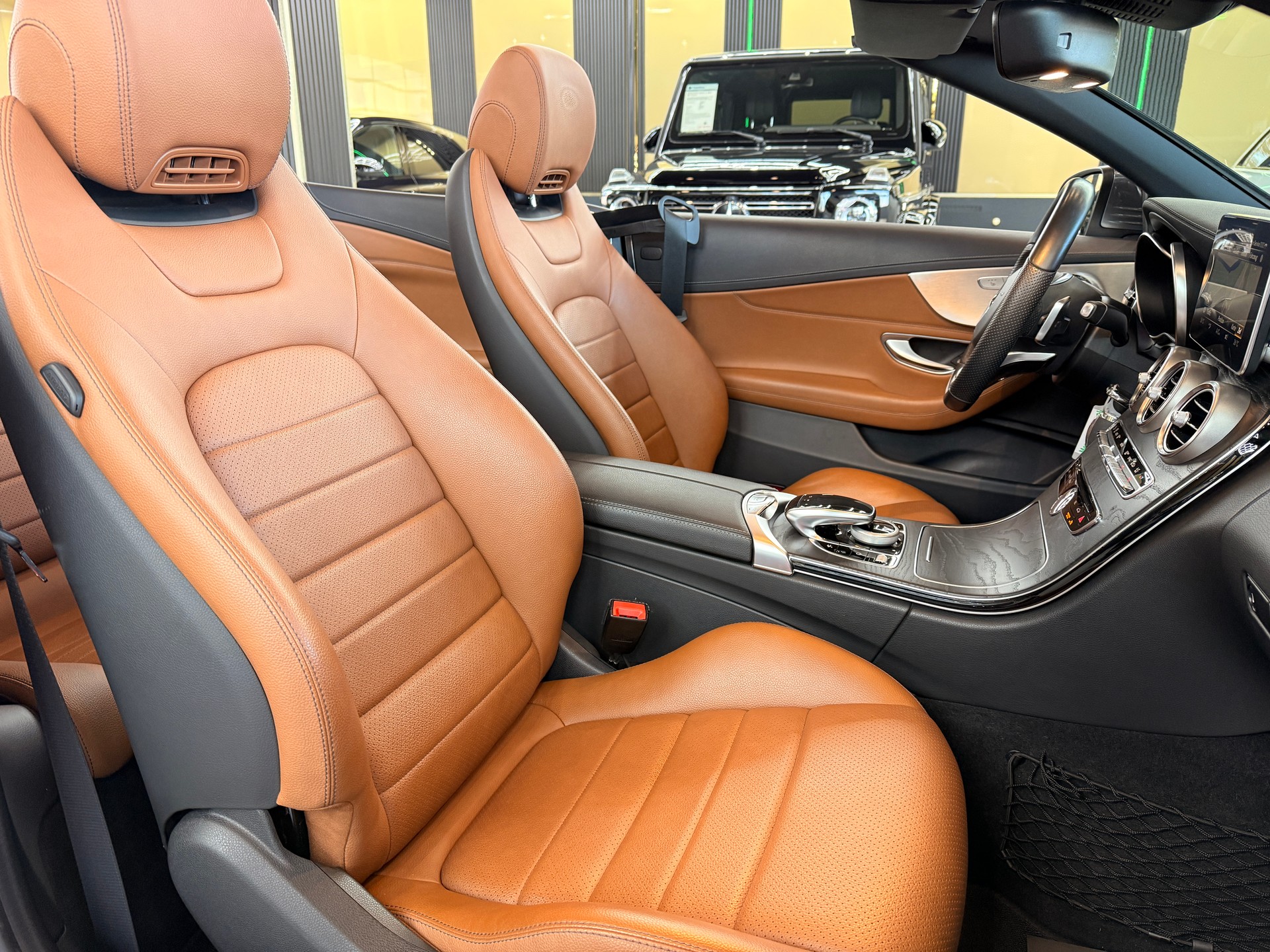 MERCEDES-BENZ C 200 Cabriolet AMG Line 9G-Tronic-image-11