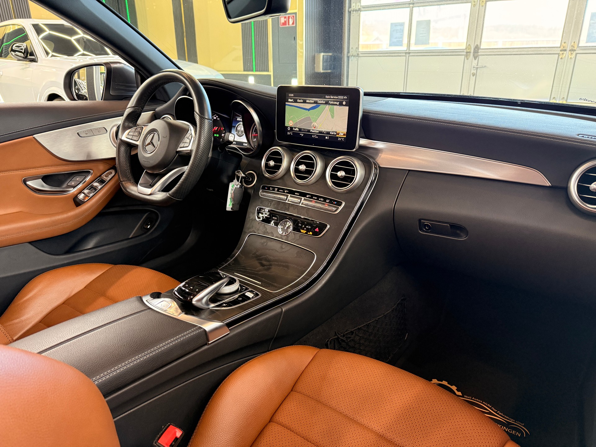 MERCEDES-BENZ C 200 Cabriolet AMG Line 9G-Tronic-image-10