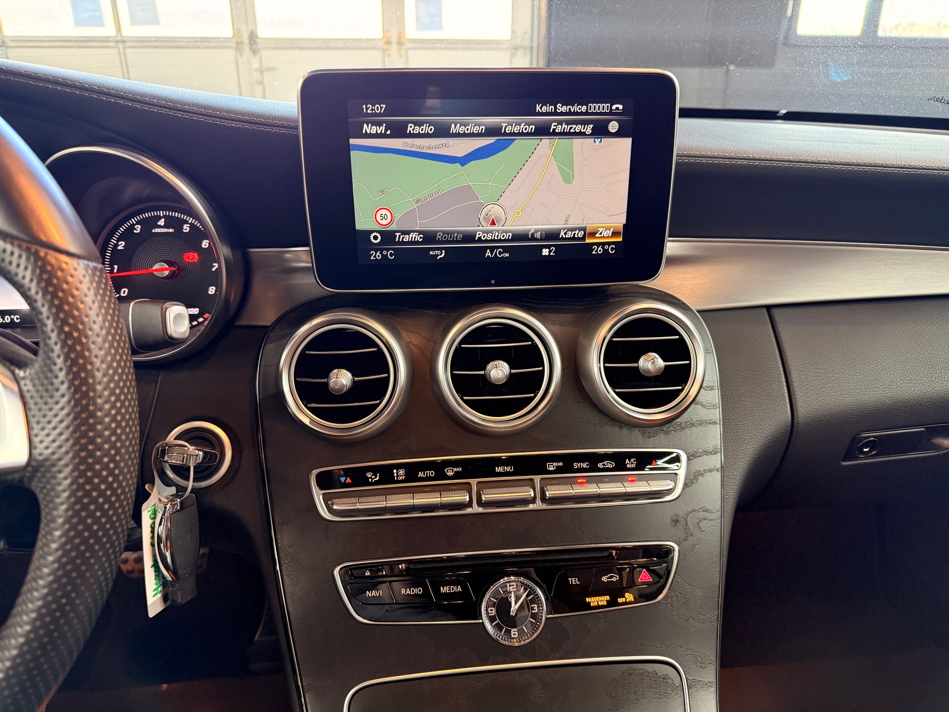MERCEDES-BENZ C 200 Cabriolet AMG Line 9G-Tronic-image-15