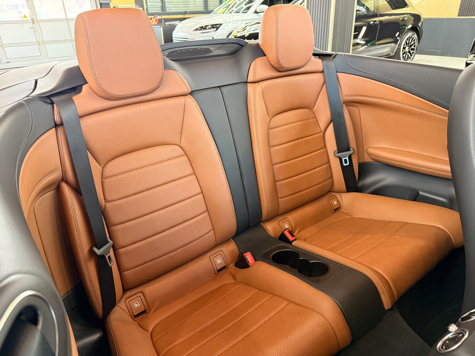 MERCEDES-BENZ C 200 Cabriolet AMG Line 9G-Tronic-image-14