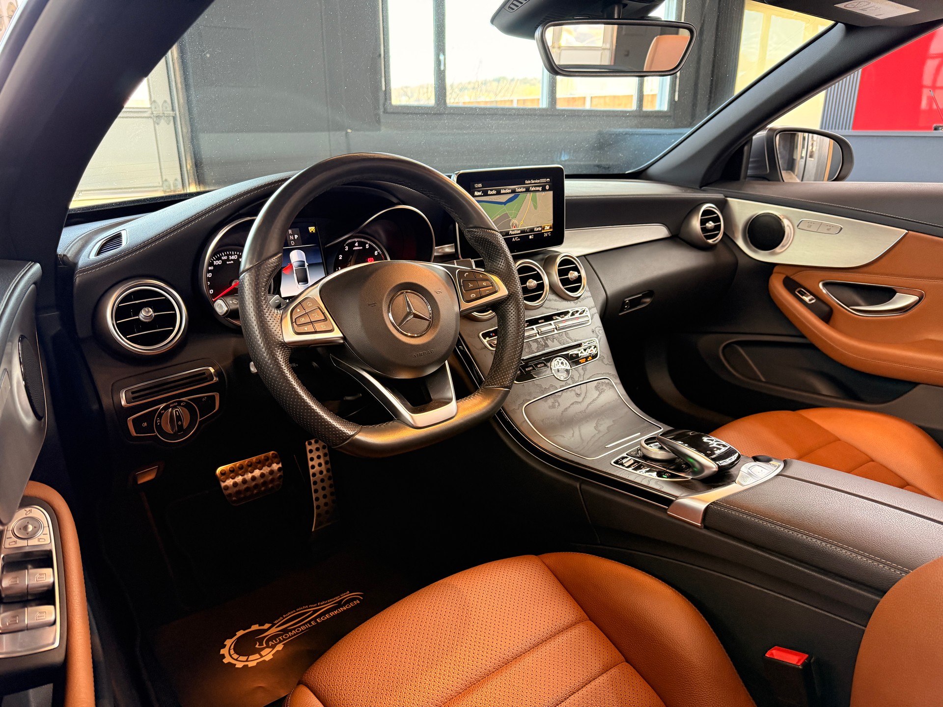 MERCEDES-BENZ C 200 Cabriolet AMG Line 9G-Tronic-image-8