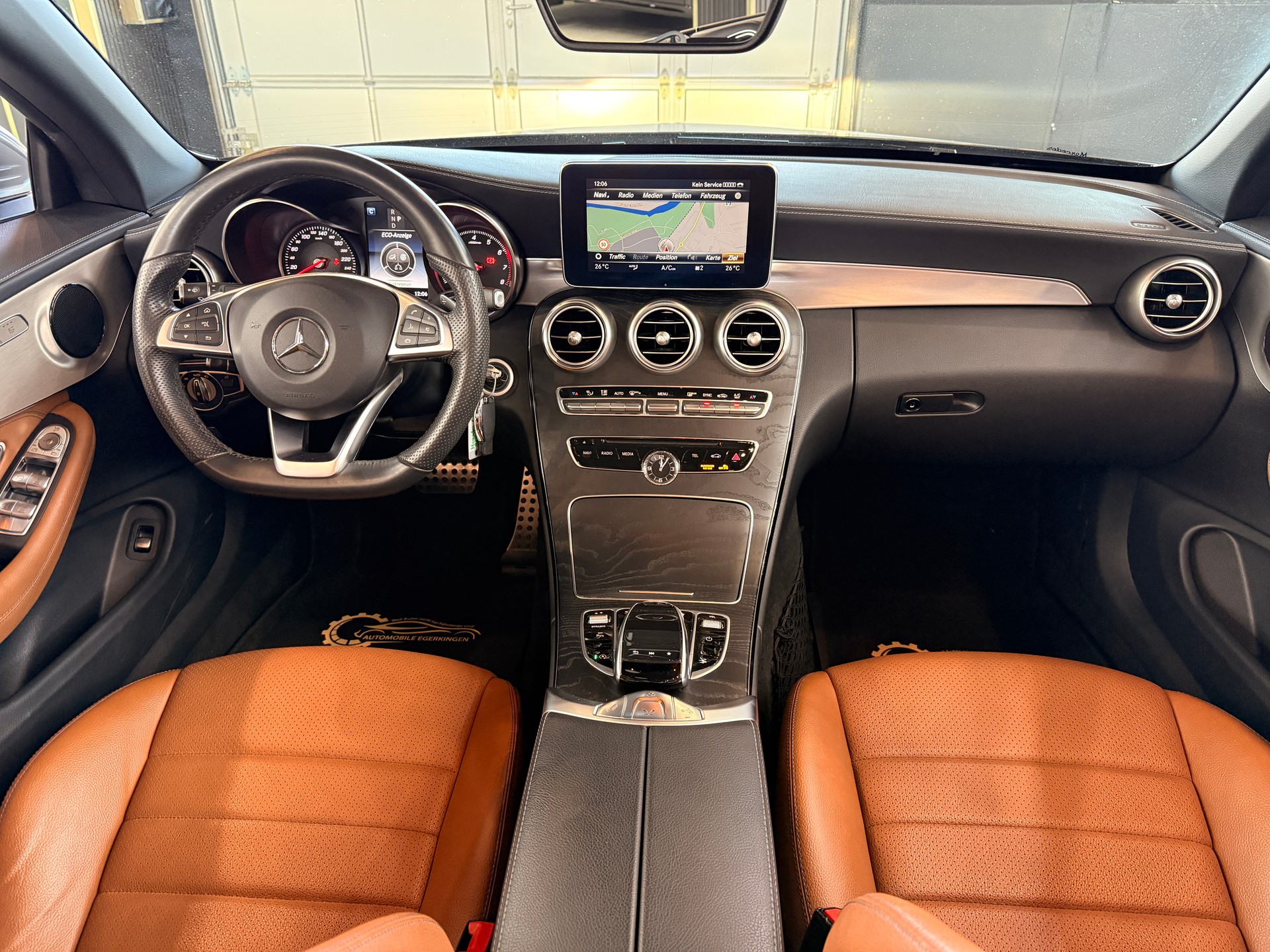 MERCEDES-BENZ C 200 Cabriolet AMG Line 9G-Tronic-image-12