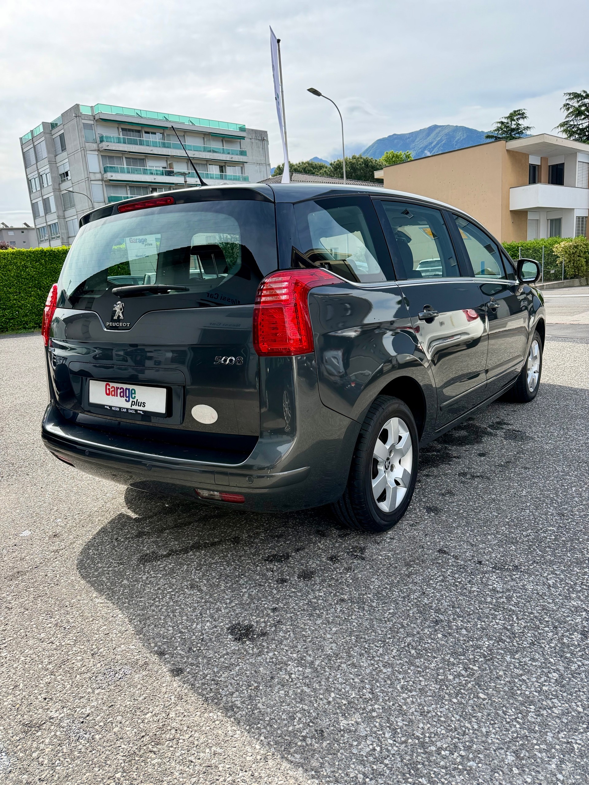 PEUGEOT 5008 1.6 BlueHDi 5008 1.6 BlueHDi Business EAT-image-3