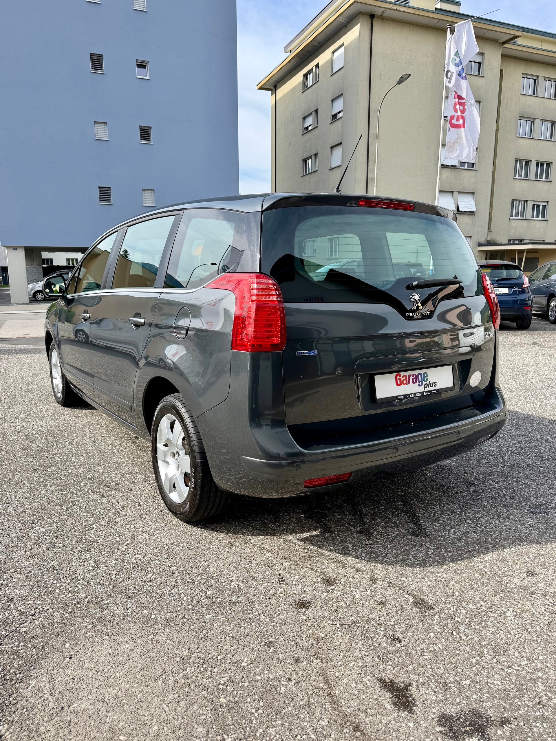 PEUGEOT 5008 1.6 BlueHDi 5008 1.6 BlueHDi Business EAT-image-4