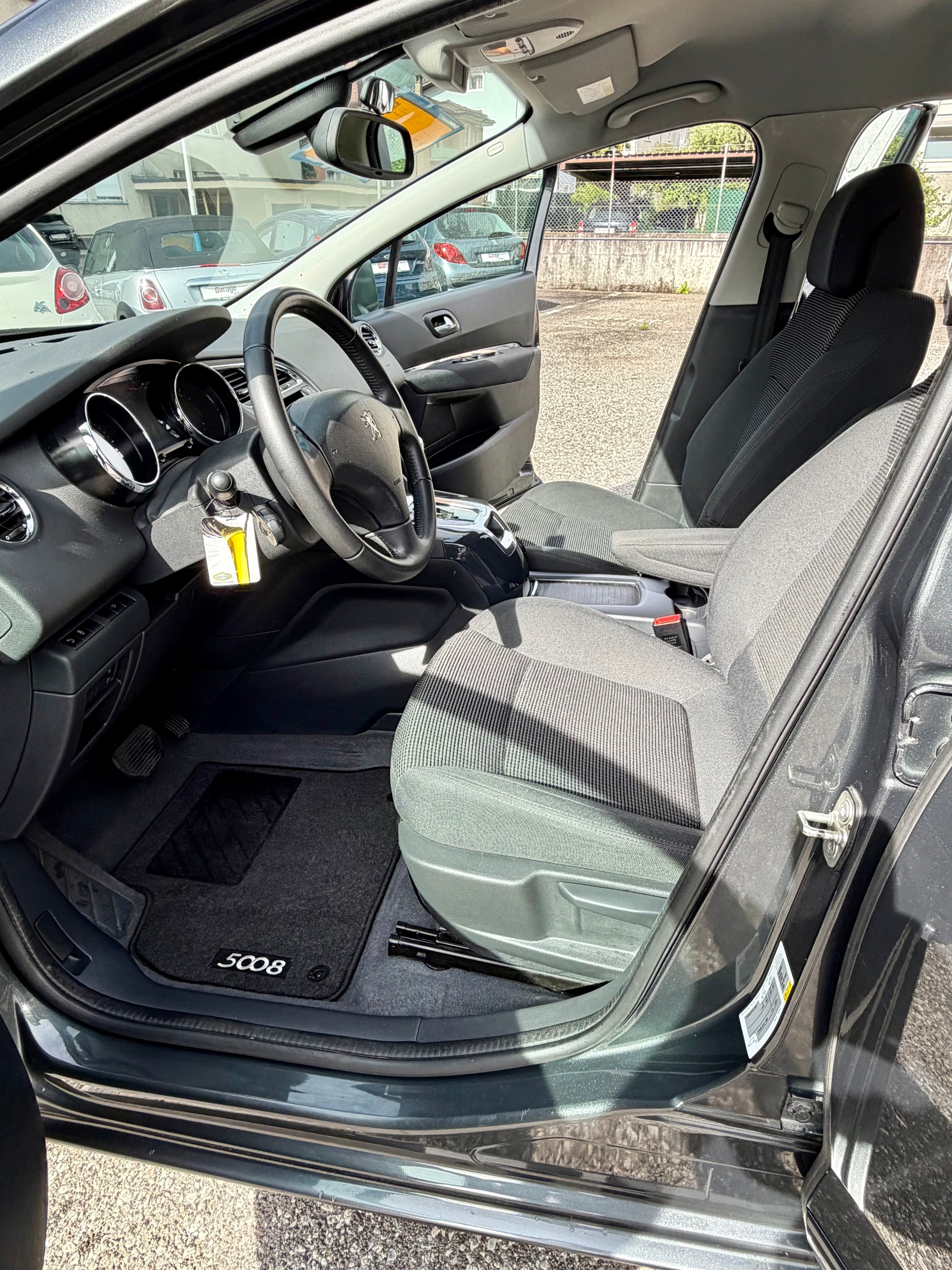 PEUGEOT 5008 1.6 BlueHDi 5008 1.6 BlueHDi Business EAT-image-6