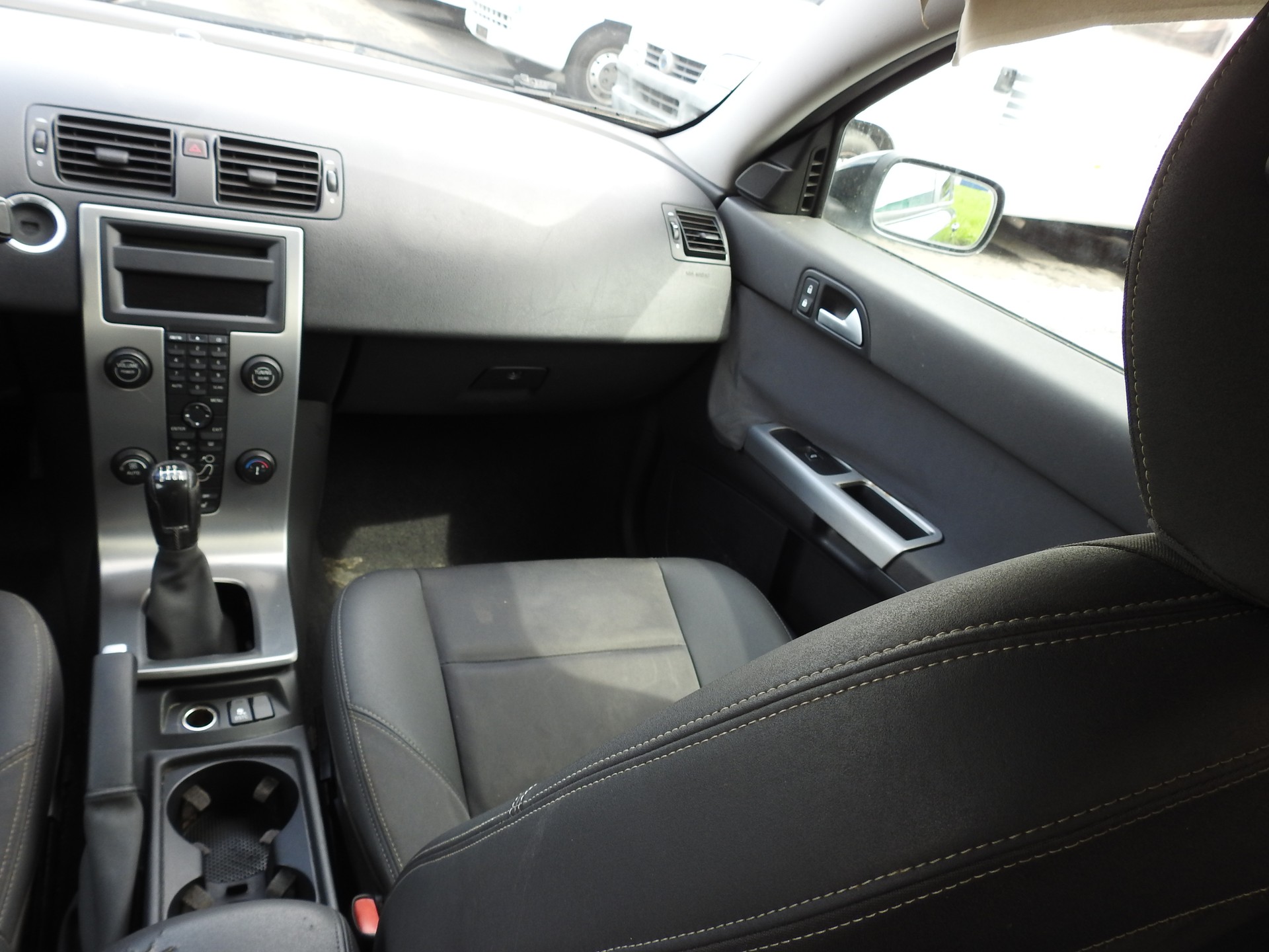 VOLVO S40 T5 Momentum-image-17