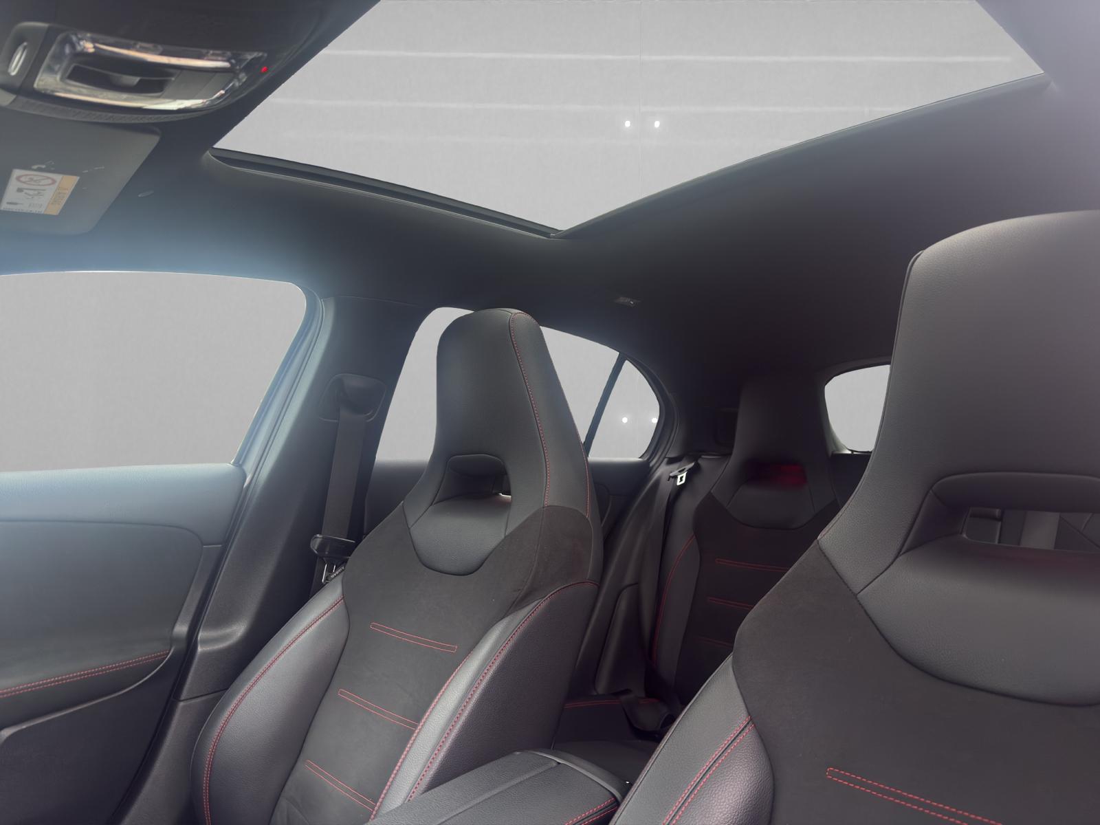 MERCEDES-BENZ A 35 AMG 4Matic Speedshift-image-8
