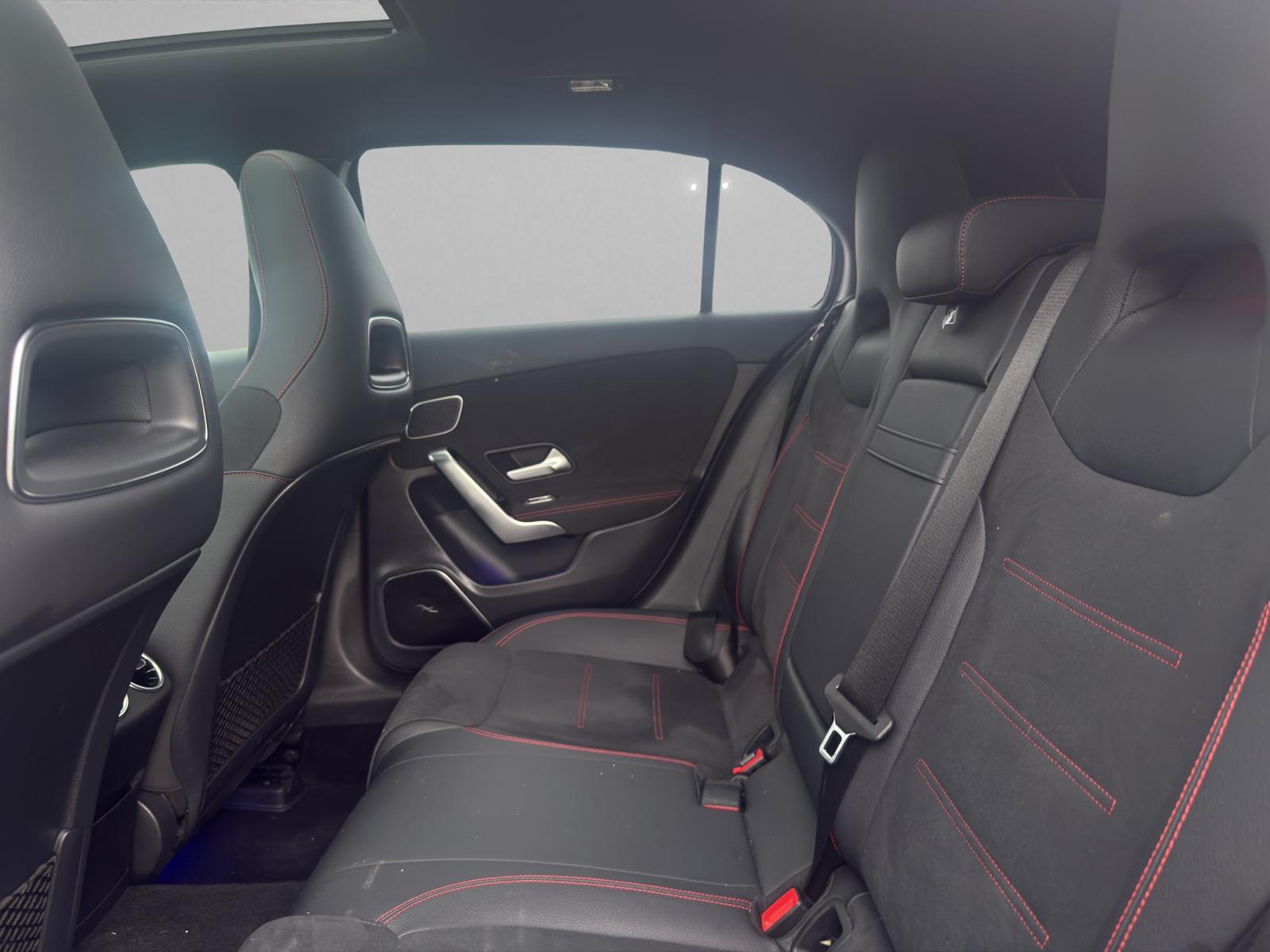 MERCEDES-BENZ A 35 AMG 4Matic Speedshift-image-7