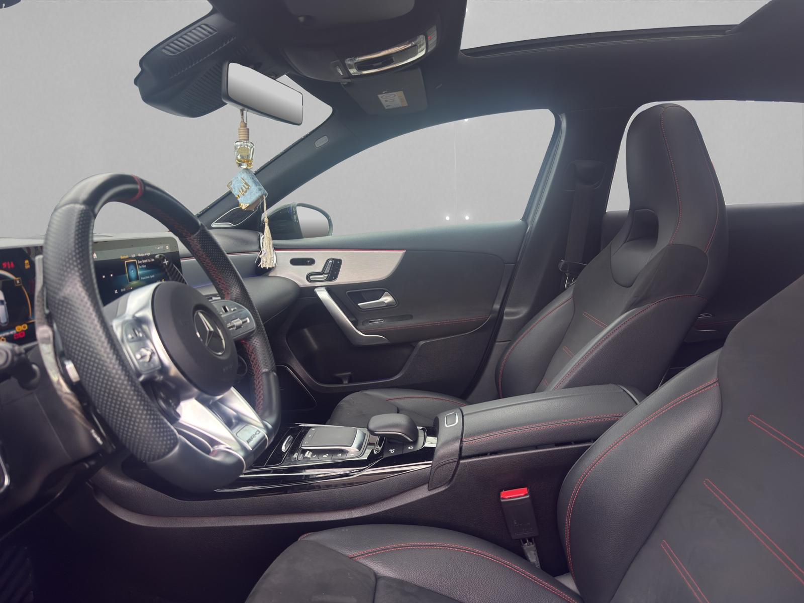 MERCEDES-BENZ A 35 AMG 4Matic Speedshift-image-5