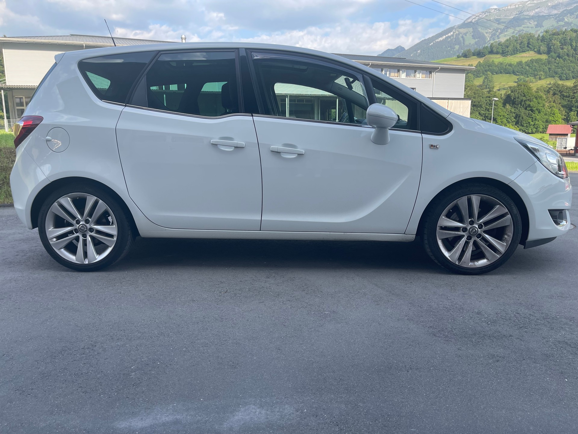 OPEL Meriva 1.4 Turbo Active Edition Automatic-image-3