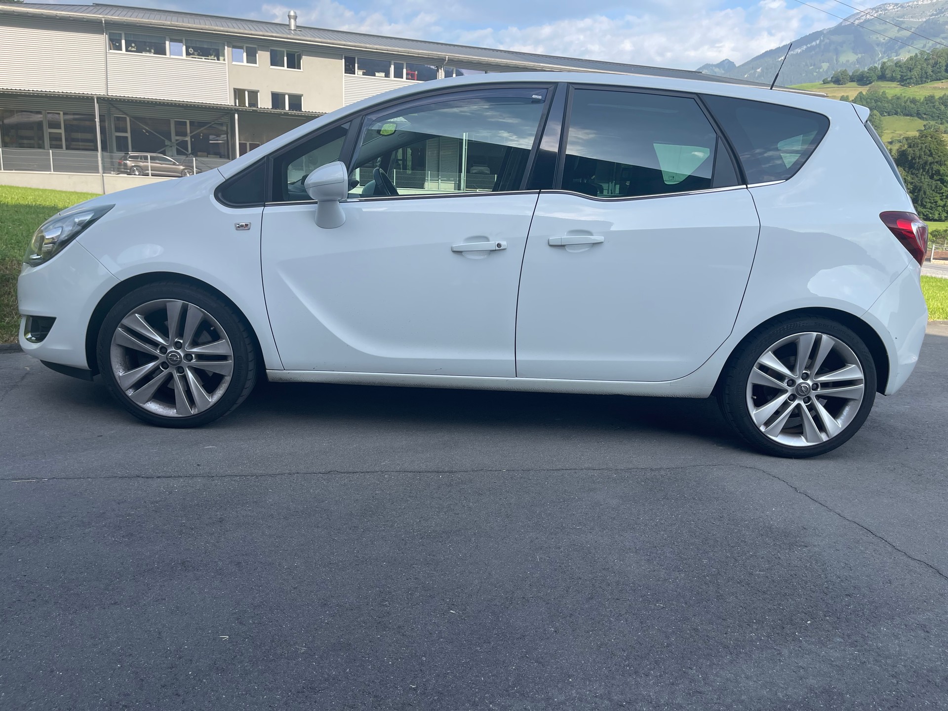 OPEL Meriva 1.4 Turbo Active Edition Automatic-image-8