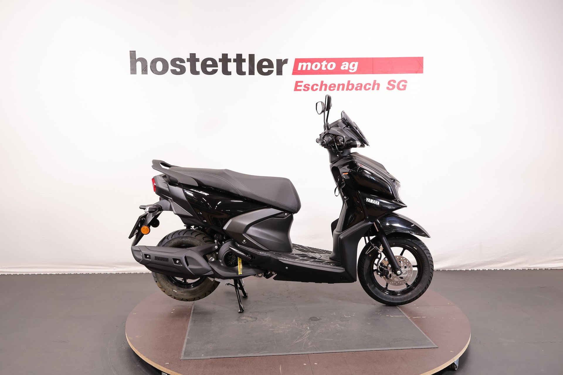 YAMAHA RayZR-showroom-element-1