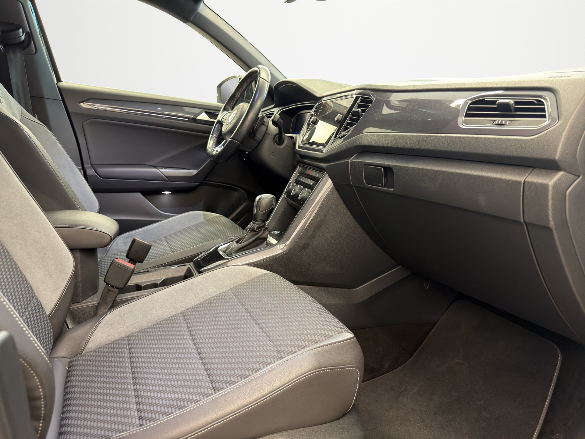 VW T-Roc 1.5 TSI EVO Sport DSG-image-12