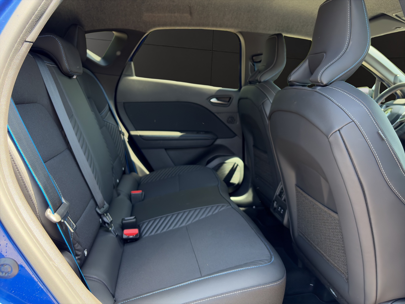 RENAULT Captur 1.6 E-Tech 145 Esprit Alpine DHT-image-13